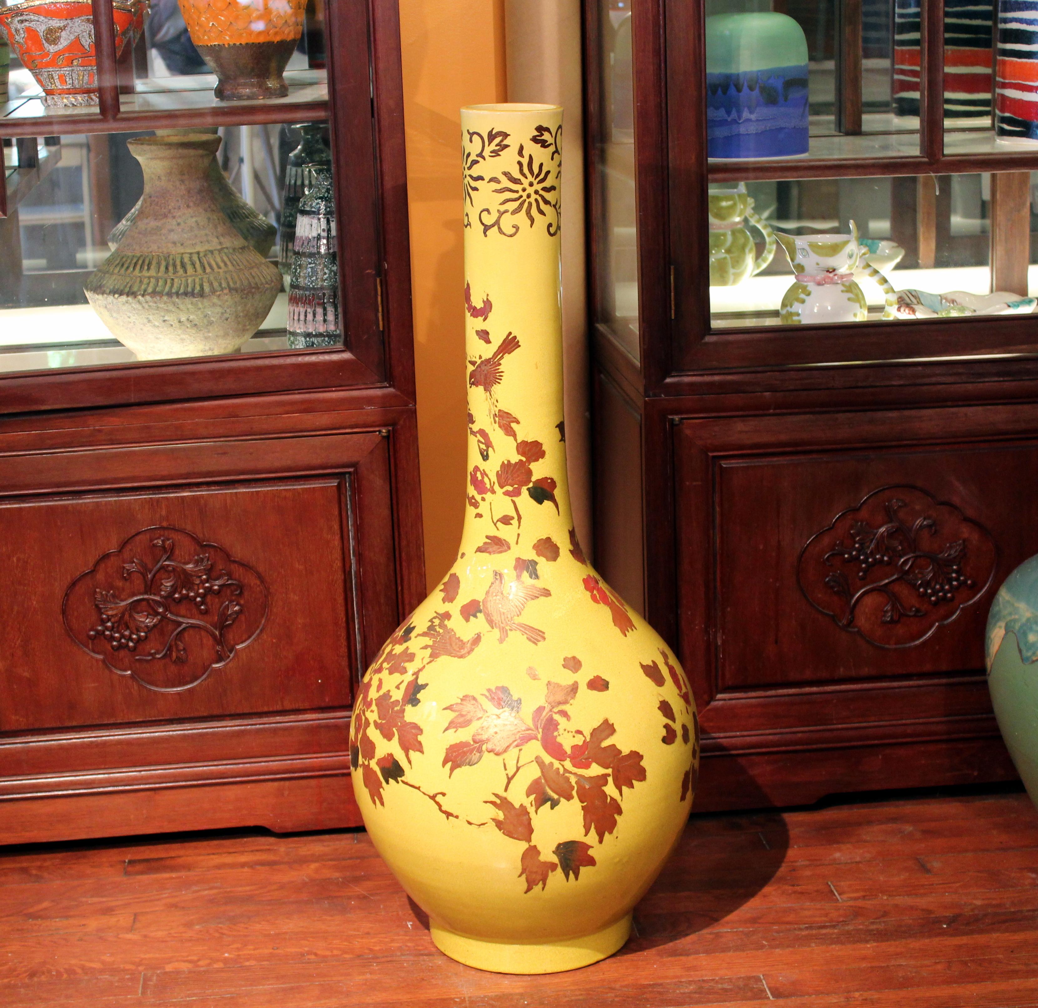 Large Kyoto region Awaji floor vase in bright yellow crackle glaze with cold painted dark red lacquer decoration, circa 1910s. Measures: 37