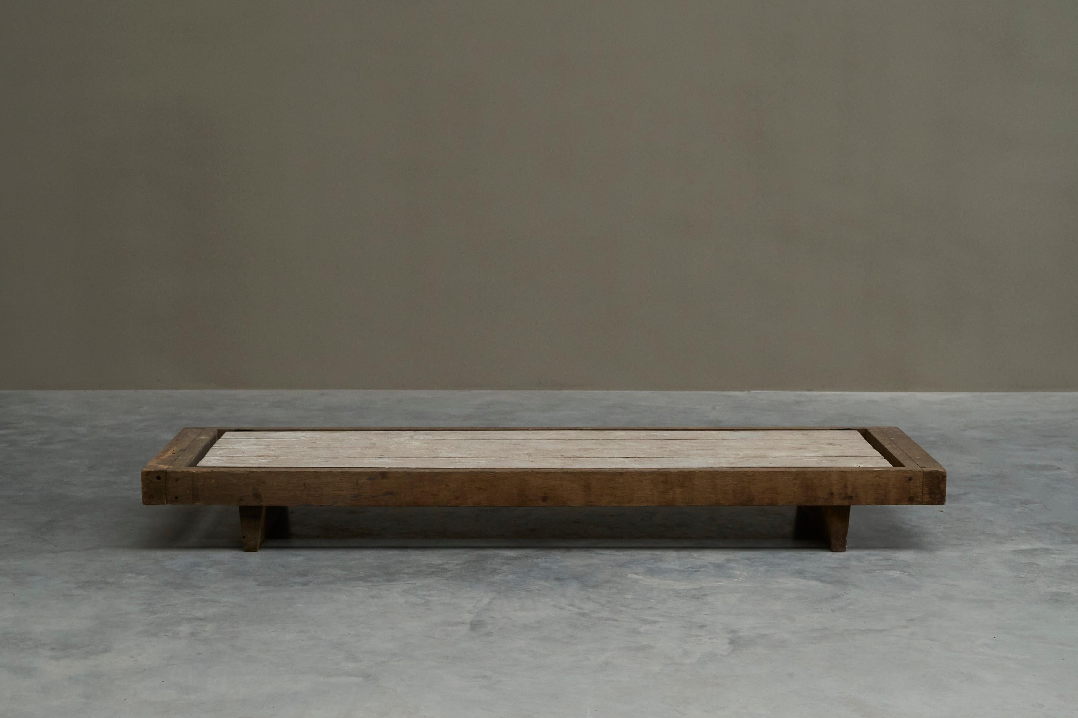 Grande table basse Axel Vervoordt style Wabi Sabi Milieu du 20e siècle en vente 10