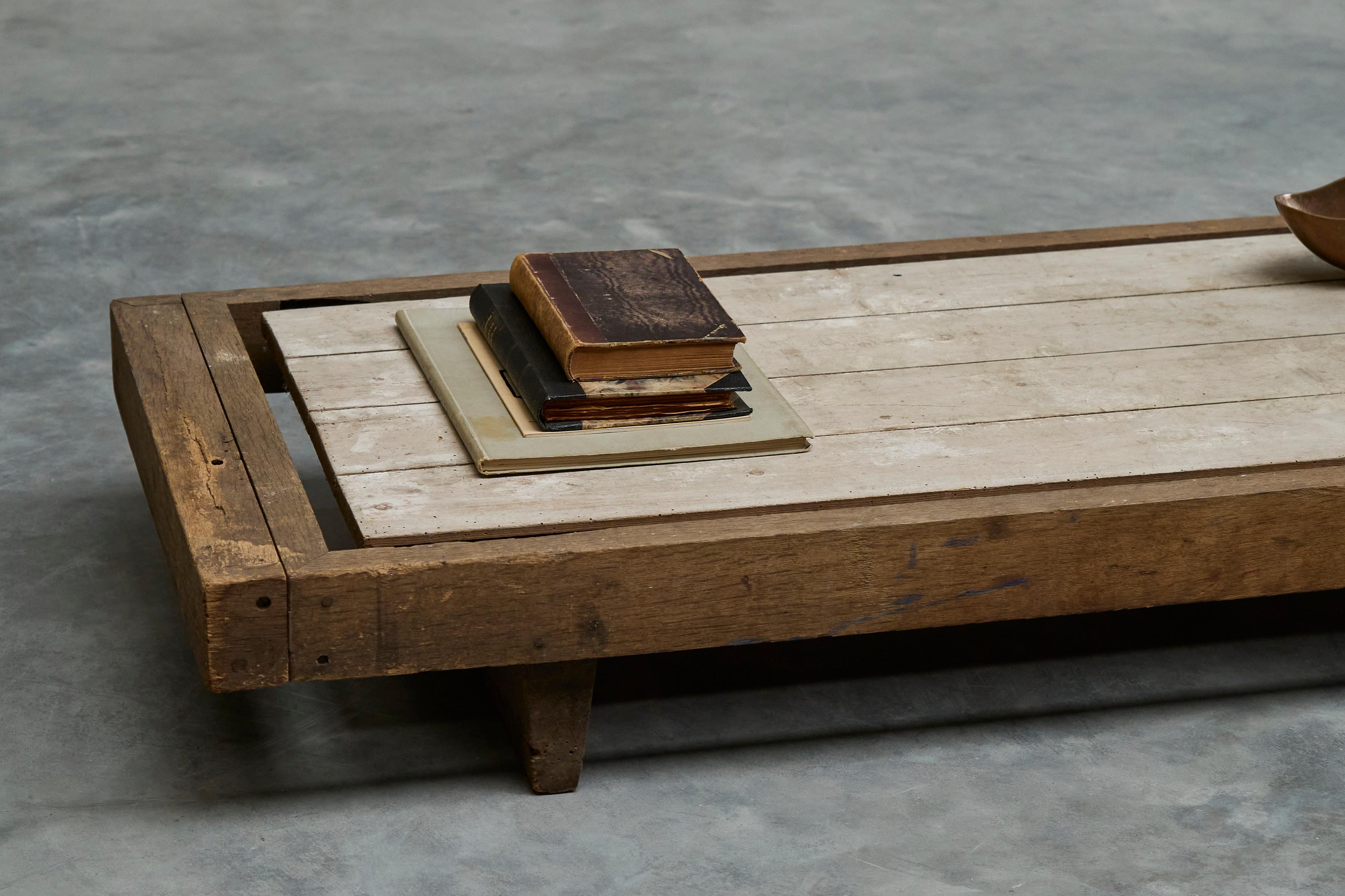 Grande table basse Axel Vervoordt style Wabi Sabi Milieu du 20e siècle en vente 12