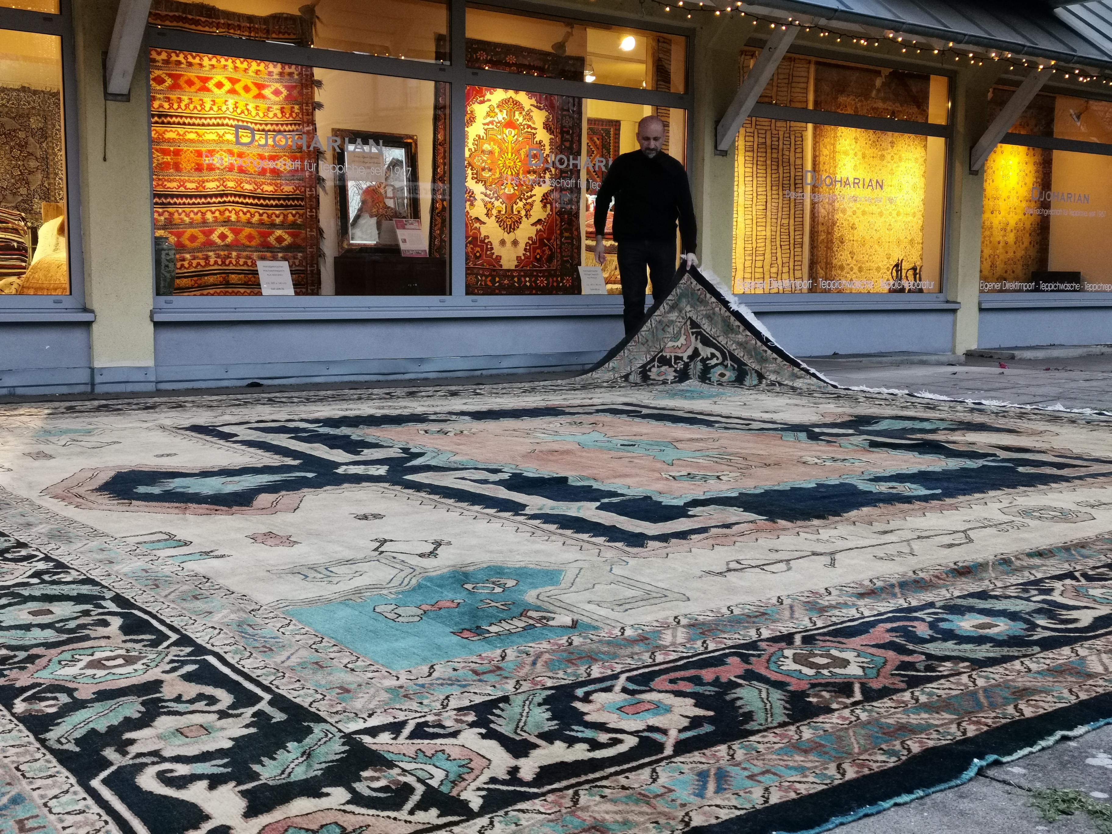 Heriz Azeri Teppich 20 x 16 Fuß 600 x 490 cm Bakhshaish Stil Djoharian Kollektion (Heriz Serapi) im Angebot