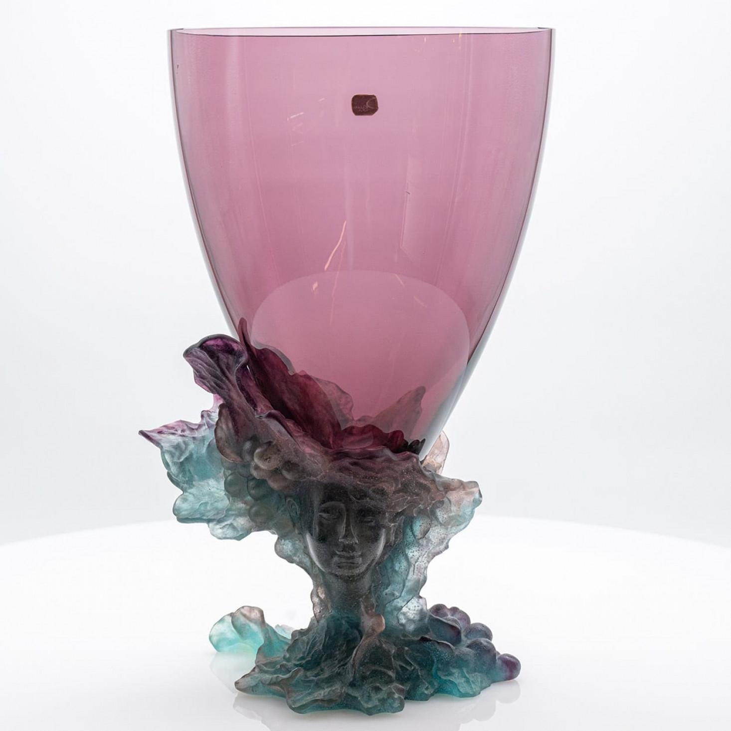 Francese Grande vaso in vetro artistico Baccarat con faccia, blu e rosa, Francia in vendita