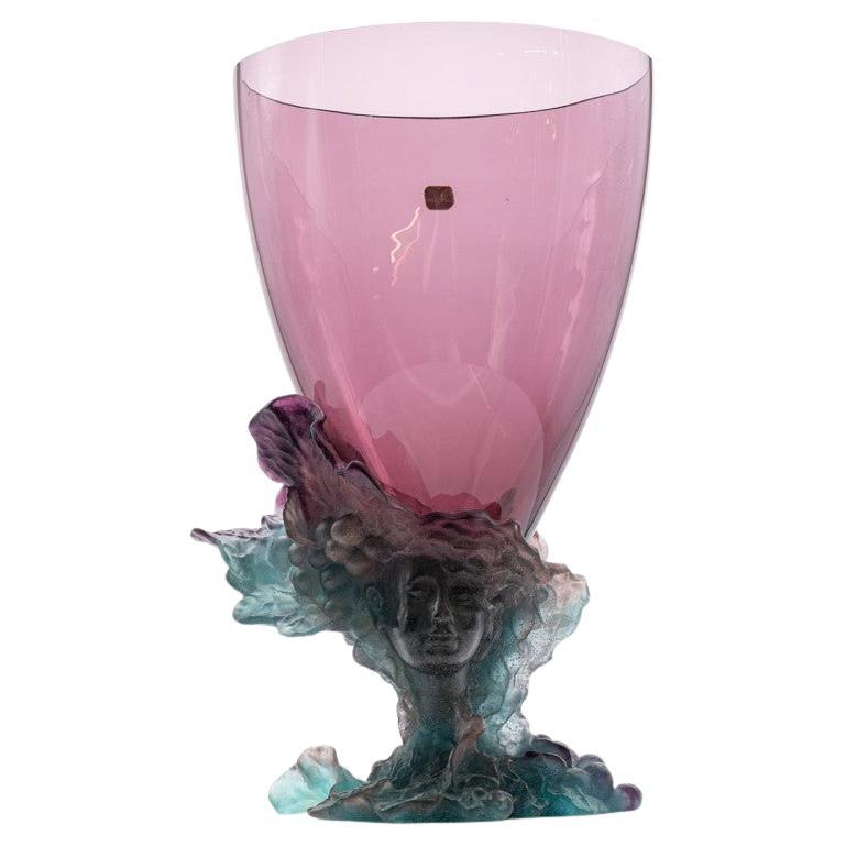 Grand vase en verre d
art de Baccarat avec visage, bleu rose, France