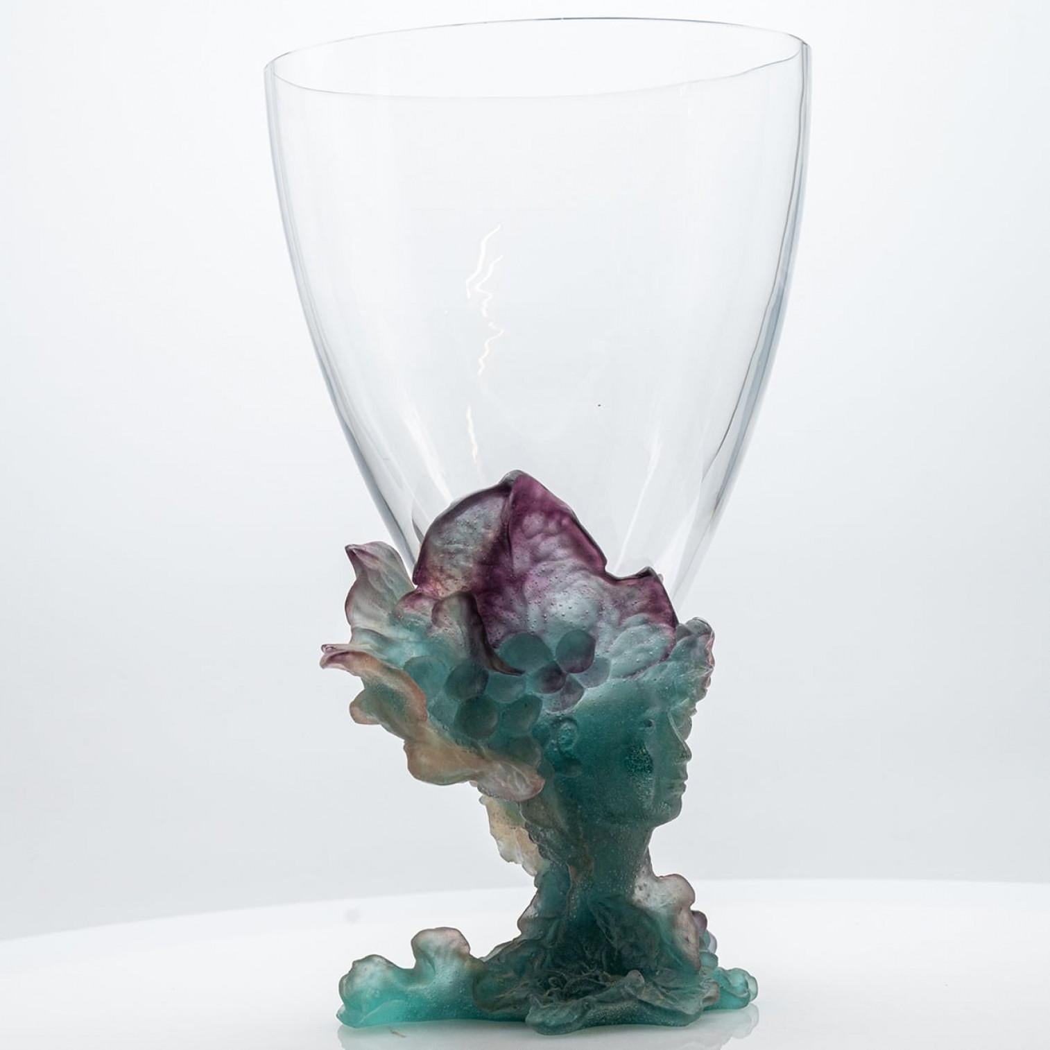 Grand vase en verre d'art de Baccarat avec visage, vert saumoné violet, France Bon état - En vente à Rijssen, NL