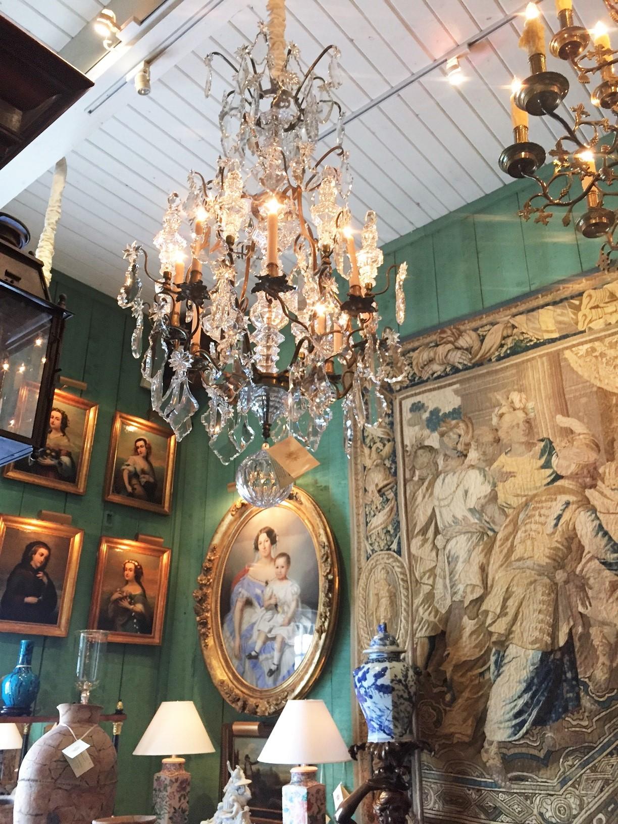 Gran araña de cristal antiguo de Baccarat Techo de comedor Colgante de 8 luces en venta 9