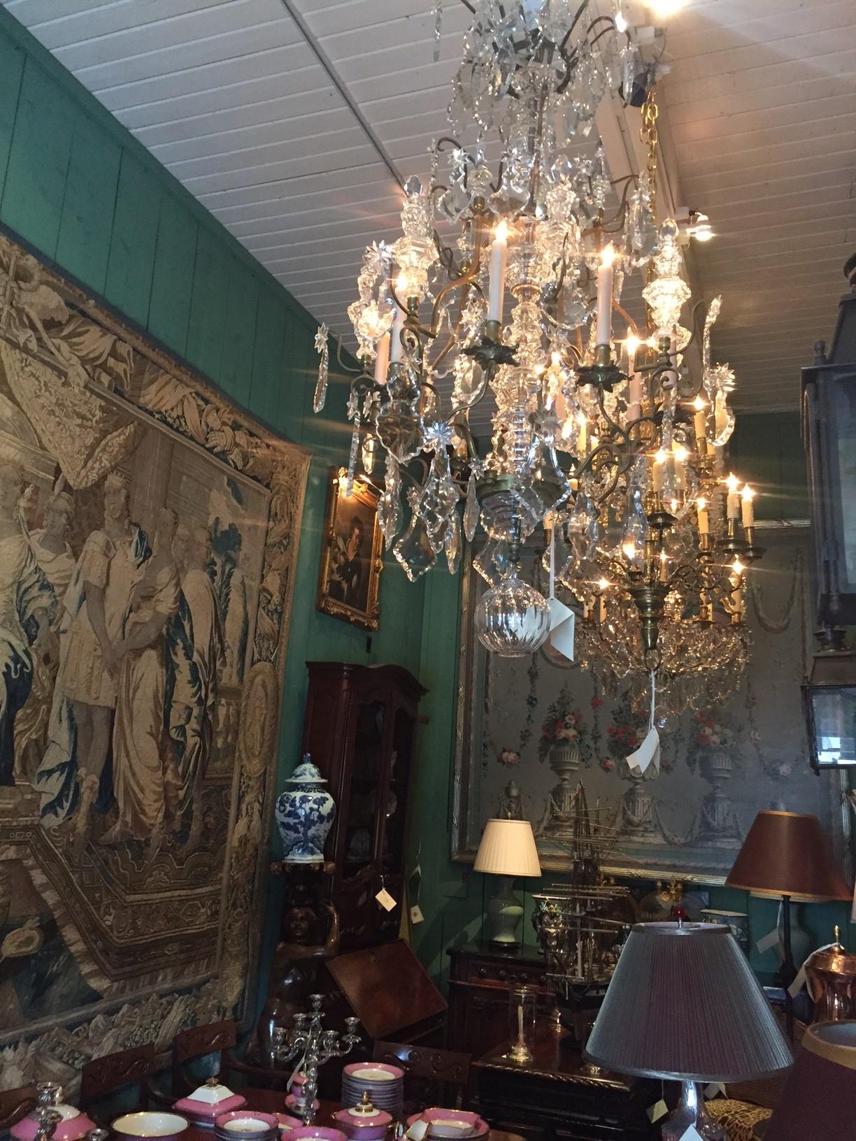 Gran araña de cristal antiguo de Baccarat Techo de comedor Colgante de 8 luces en venta 10