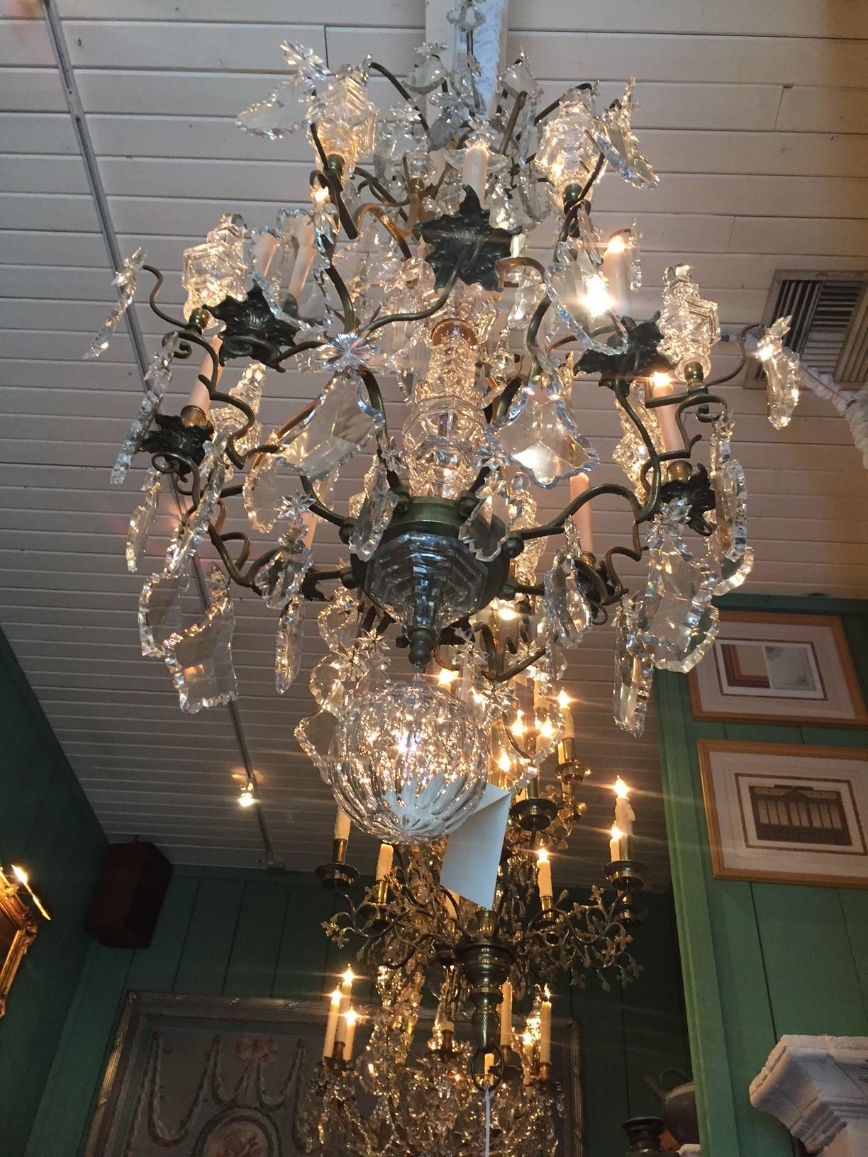 Gran araña de cristal antiguo de Baccarat Techo de comedor Colgante de 8 luces en venta 11