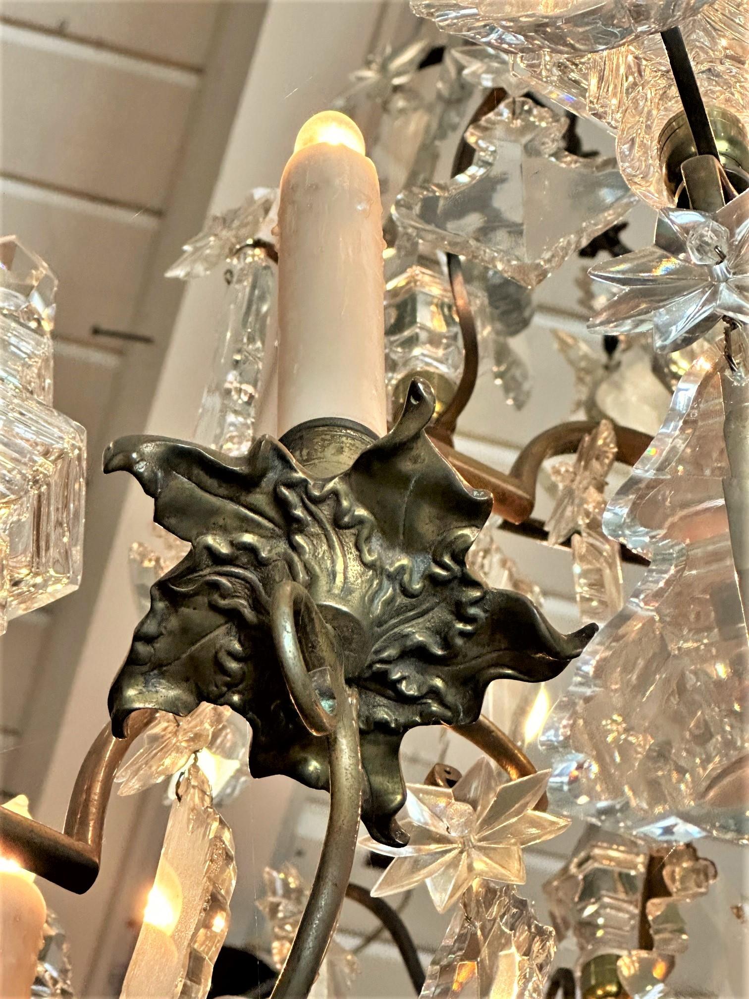 Gran araña de cristal antiguo de Baccarat Techo de comedor Colgante de 8 luces siglo XVIII en venta