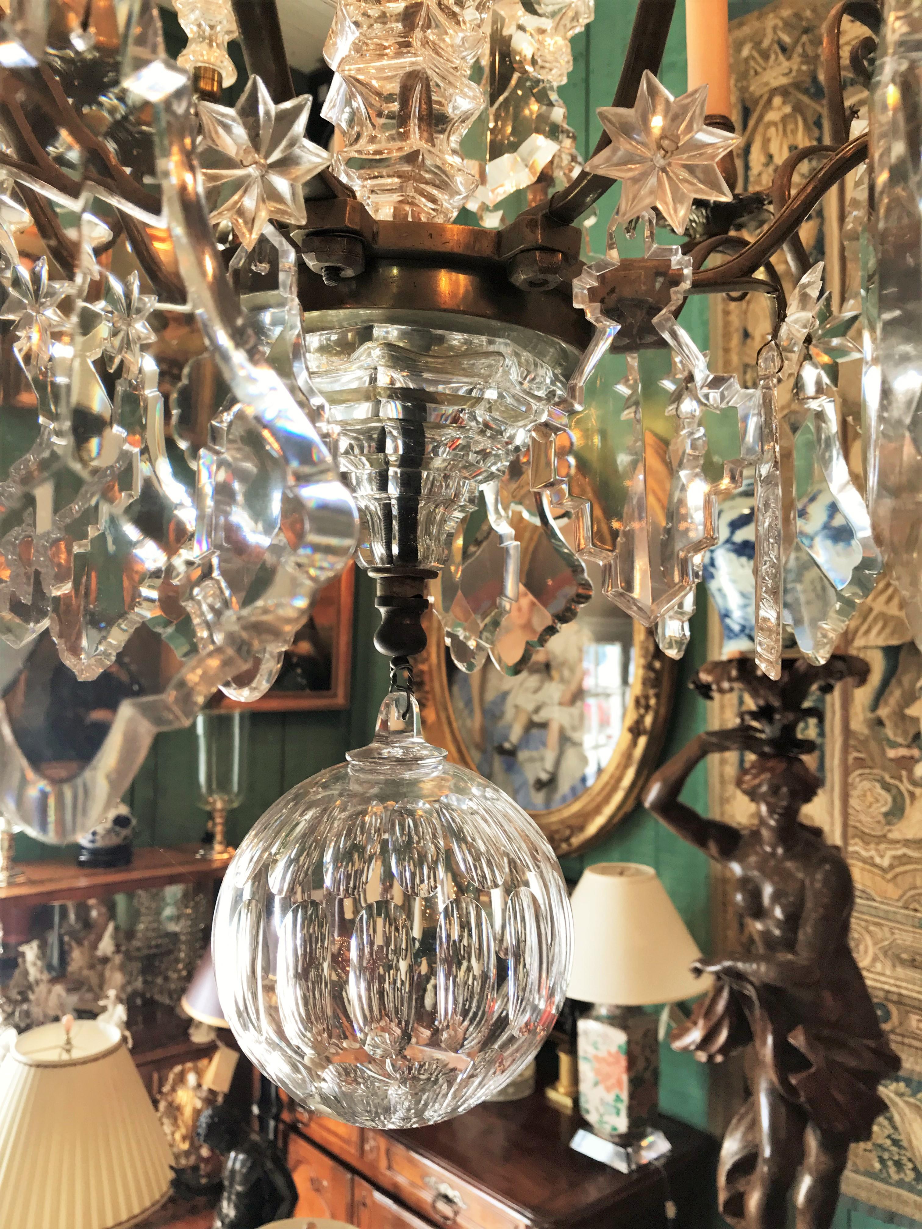 Gran araña de cristal antiguo de Baccarat Techo de comedor Colgante de 8 luces en venta 1