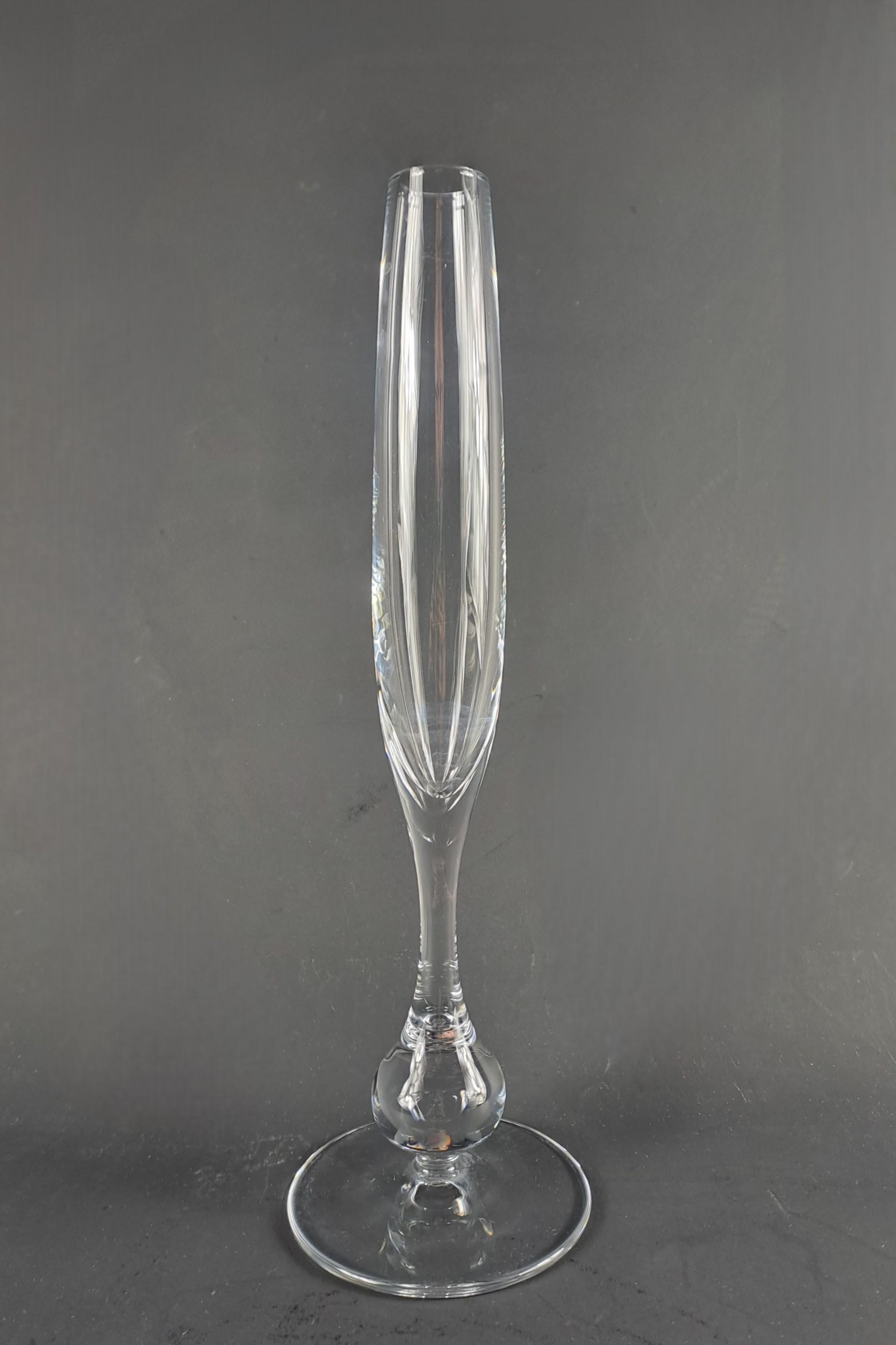 Grande vaso Soliflores in cristallo di Baccarat, modello Poppy di Boris Tabacoff - circa 1970.  

Ottime condizioni.