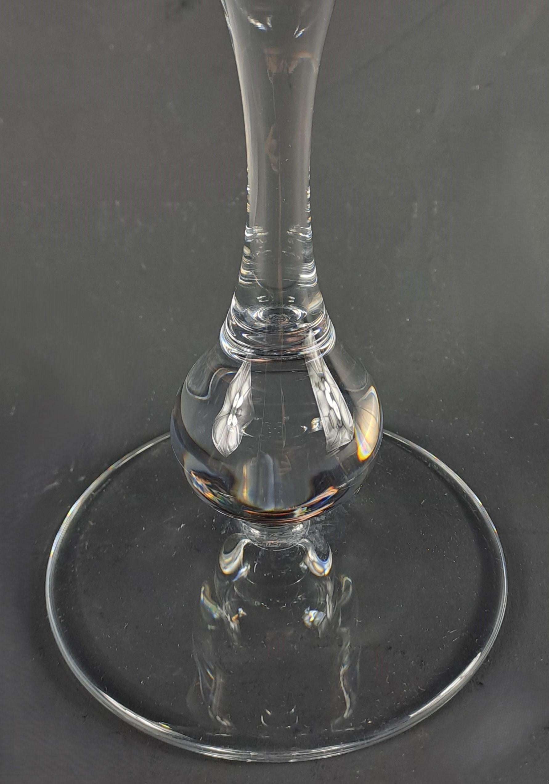 Francese Grande vaso Soliflores di cristallo Baccarat di Boris Tabacoff, modello Pavot in vendita