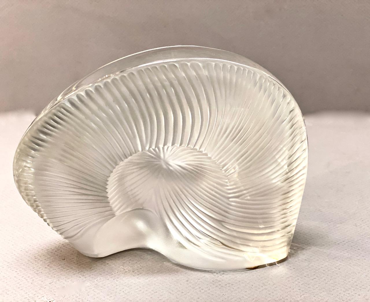 Large Baccarat Shell In Good Condition In Pasadena, CA