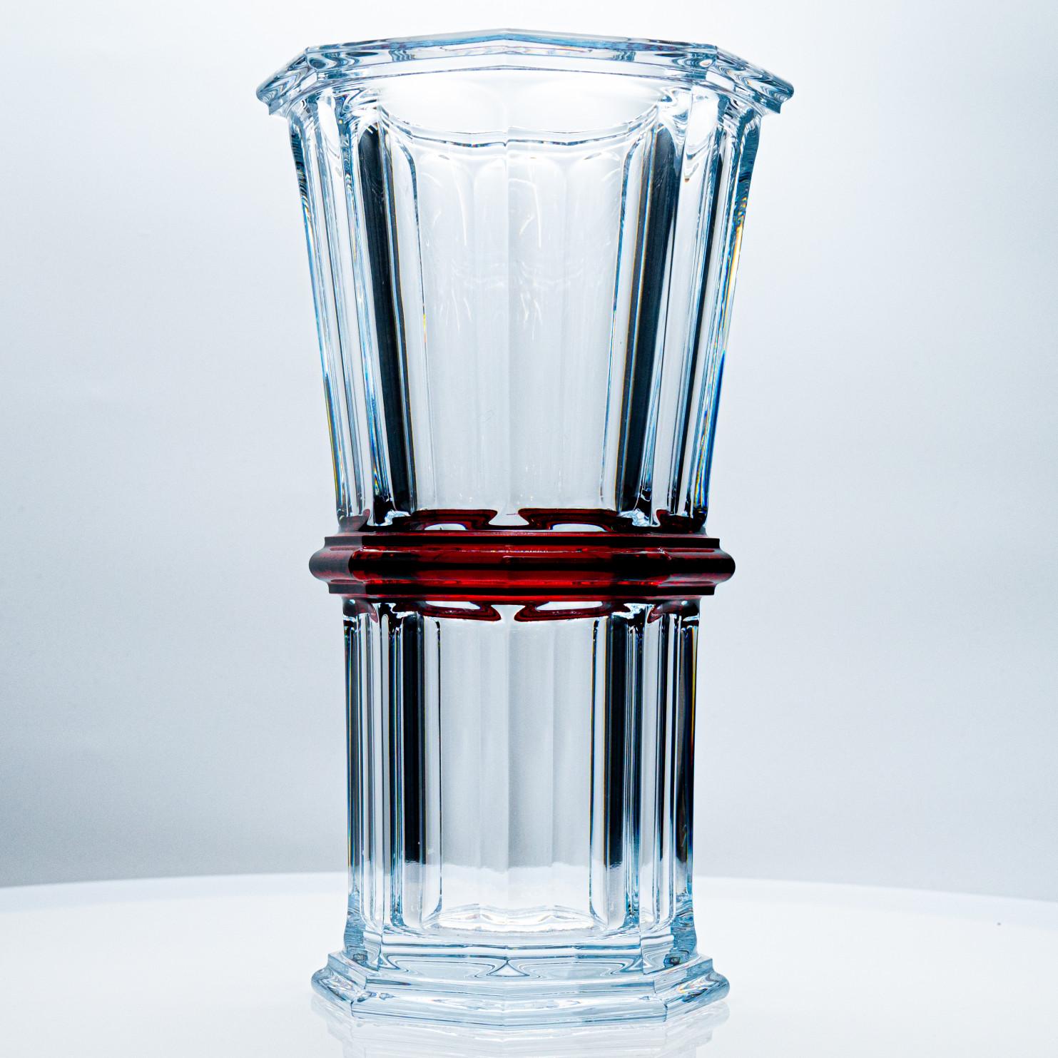 Grand vase Baccarat, cristal rouge profond  France Abîmé - En vente à Rijssen, NL