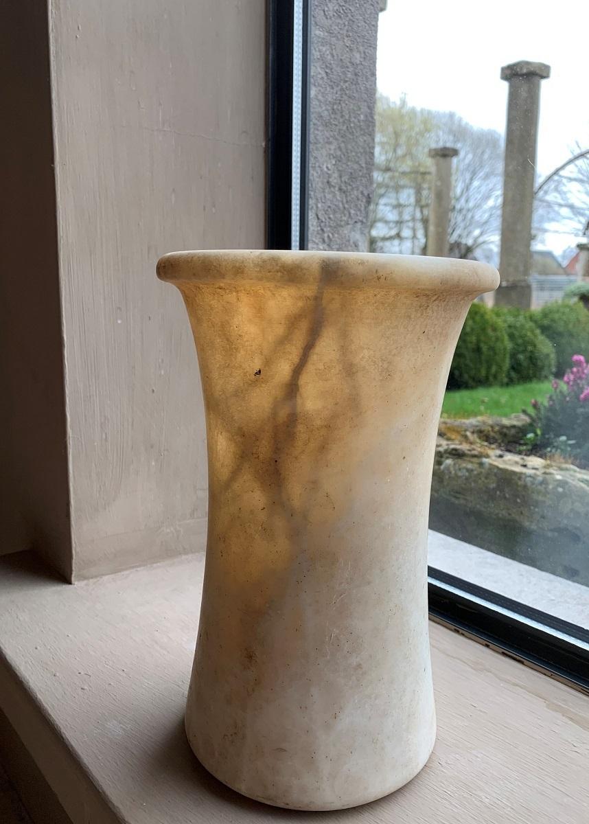 Large Bactrian Alabaster Vessel Vase In Good Condition In Vosselaar, BE