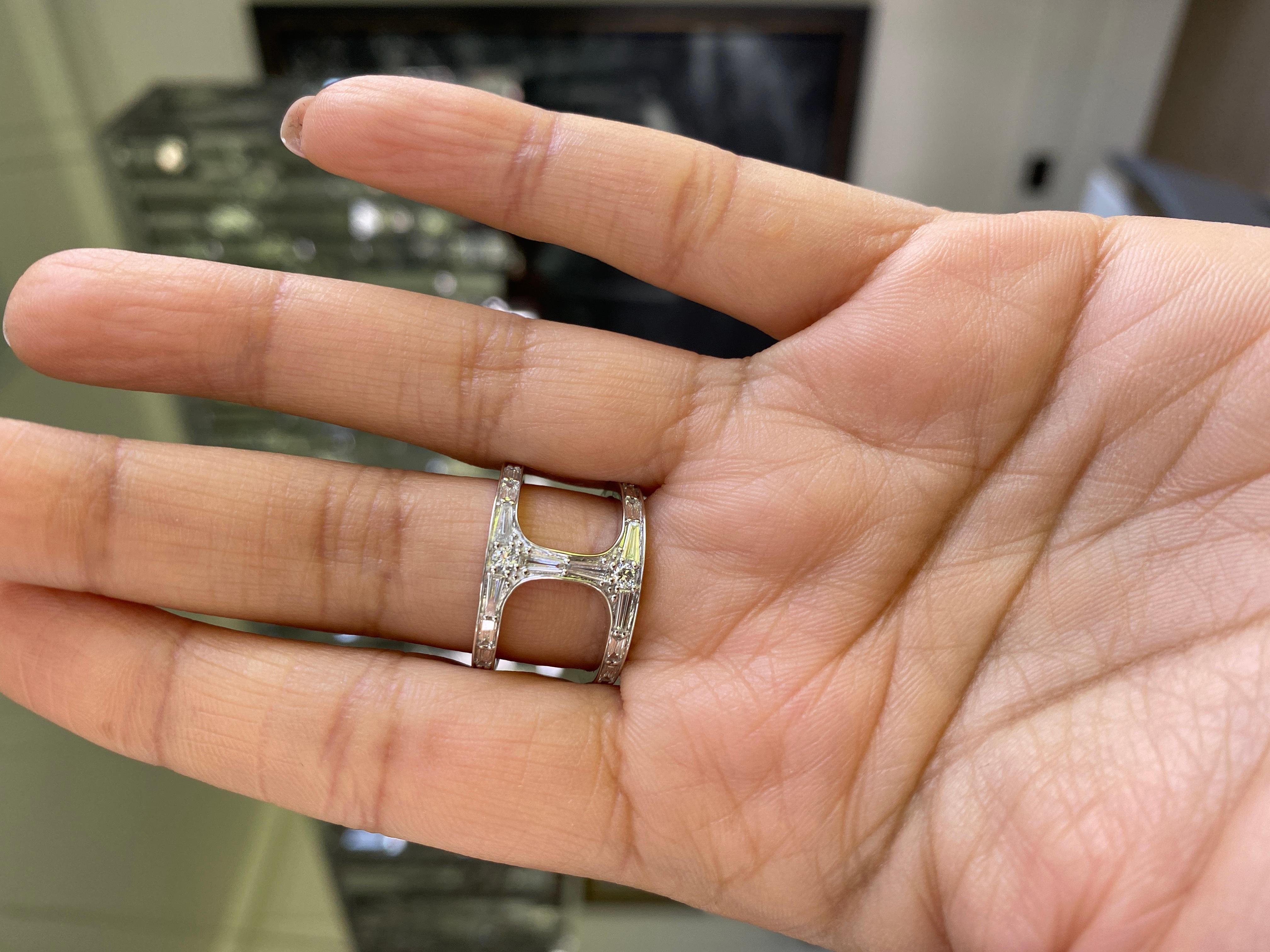 Großer Baguetteschliff Diamant Athena Ring für Damen oder Herren im Angebot