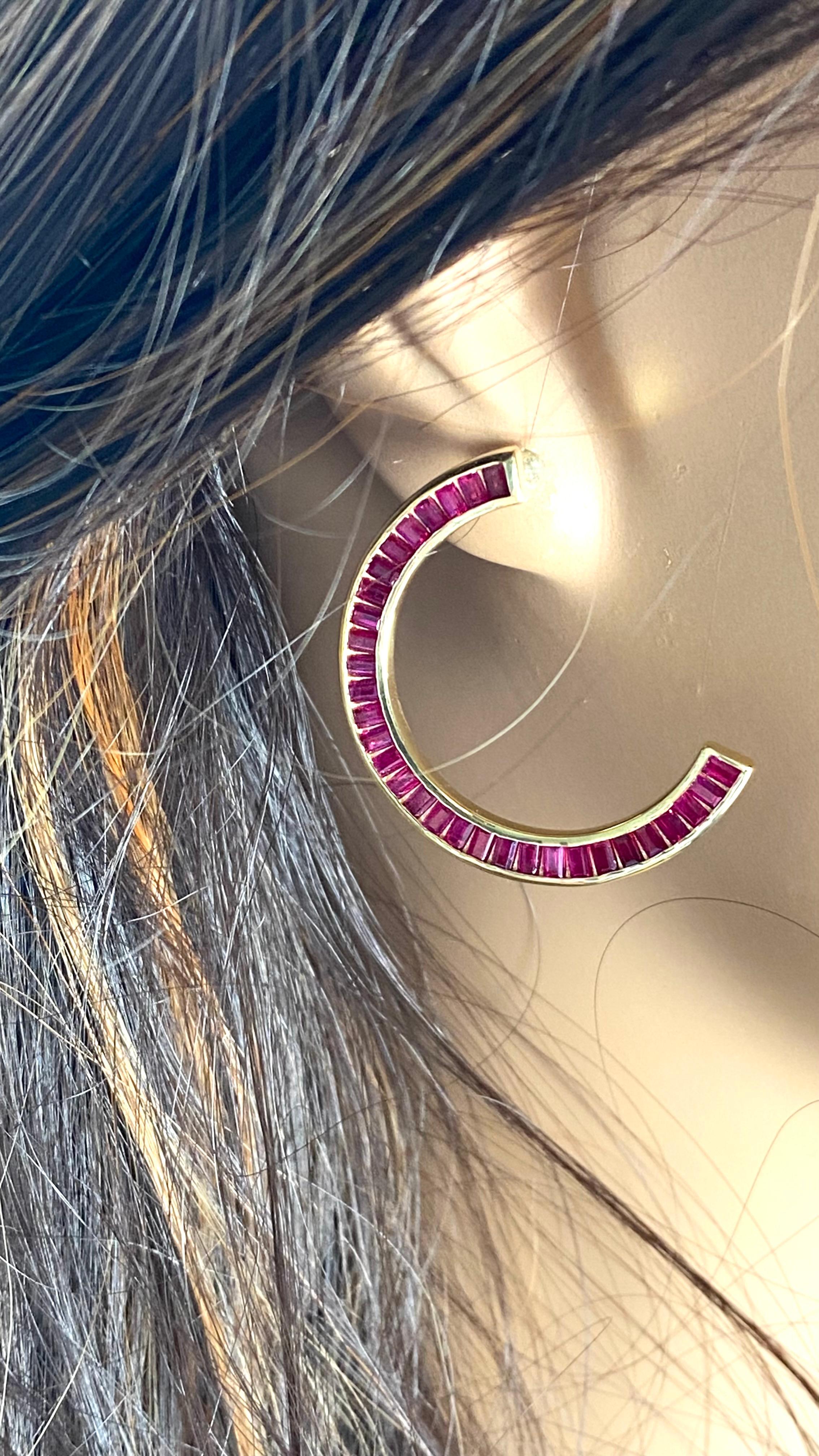 Boucles d'oreilles tendance croissant de lune en or jaune avec gros rubis baguette de 8,00 carats en vente 7