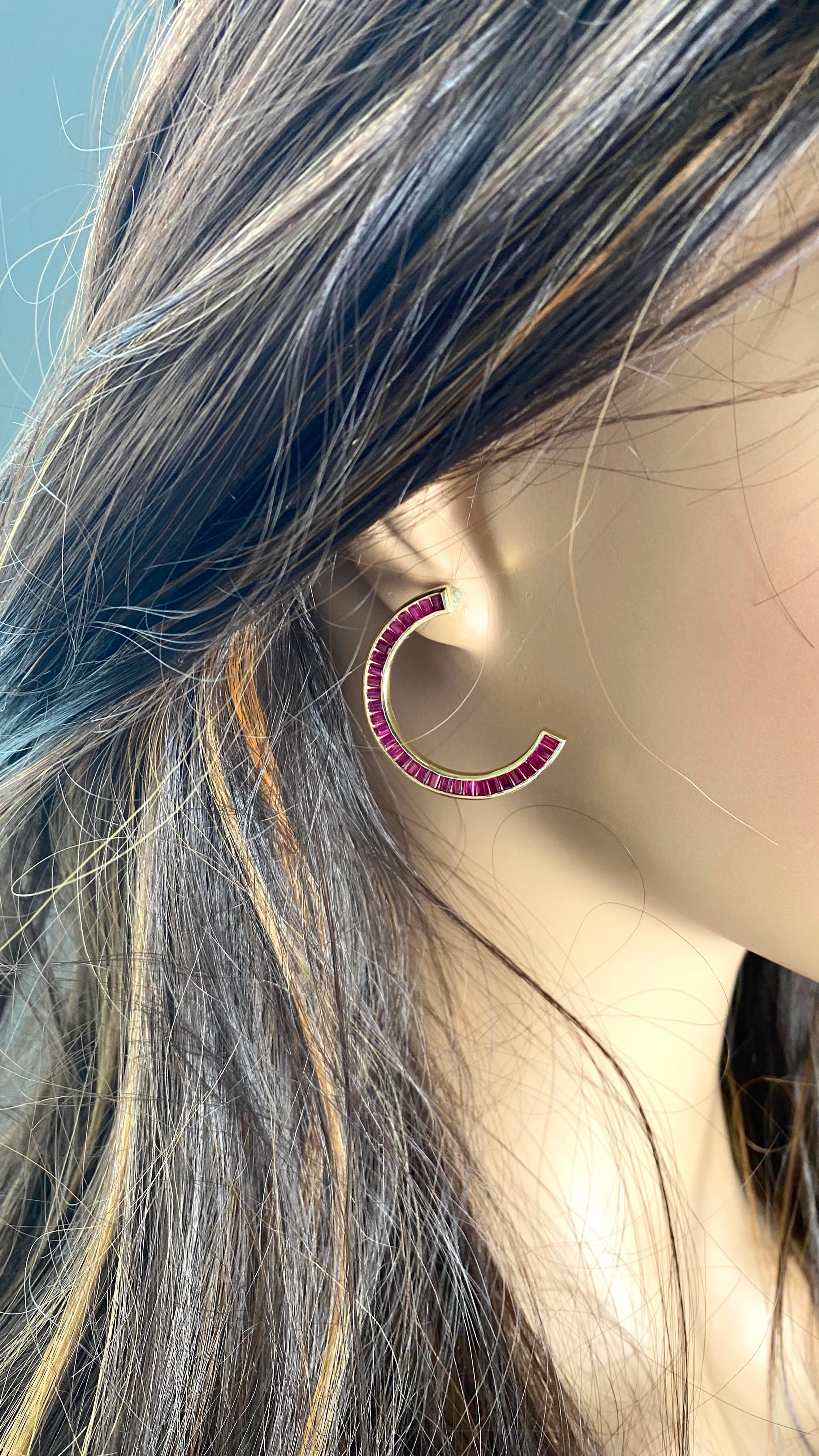 Boucles d'oreilles tendance croissant de lune en or jaune avec gros rubis baguette de 8,00 carats en vente 6