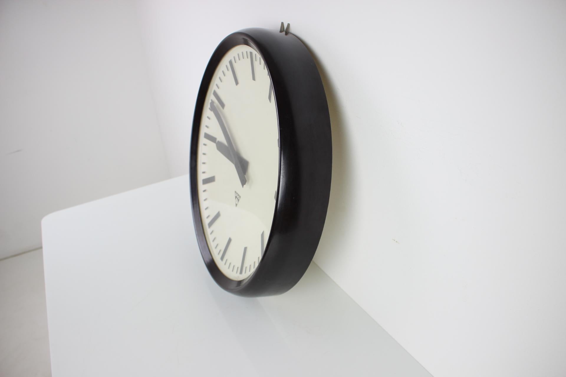 Mid-Century Modern Large Bakelite Industrial Wall Clock by Pragotron, 1960s For Sale