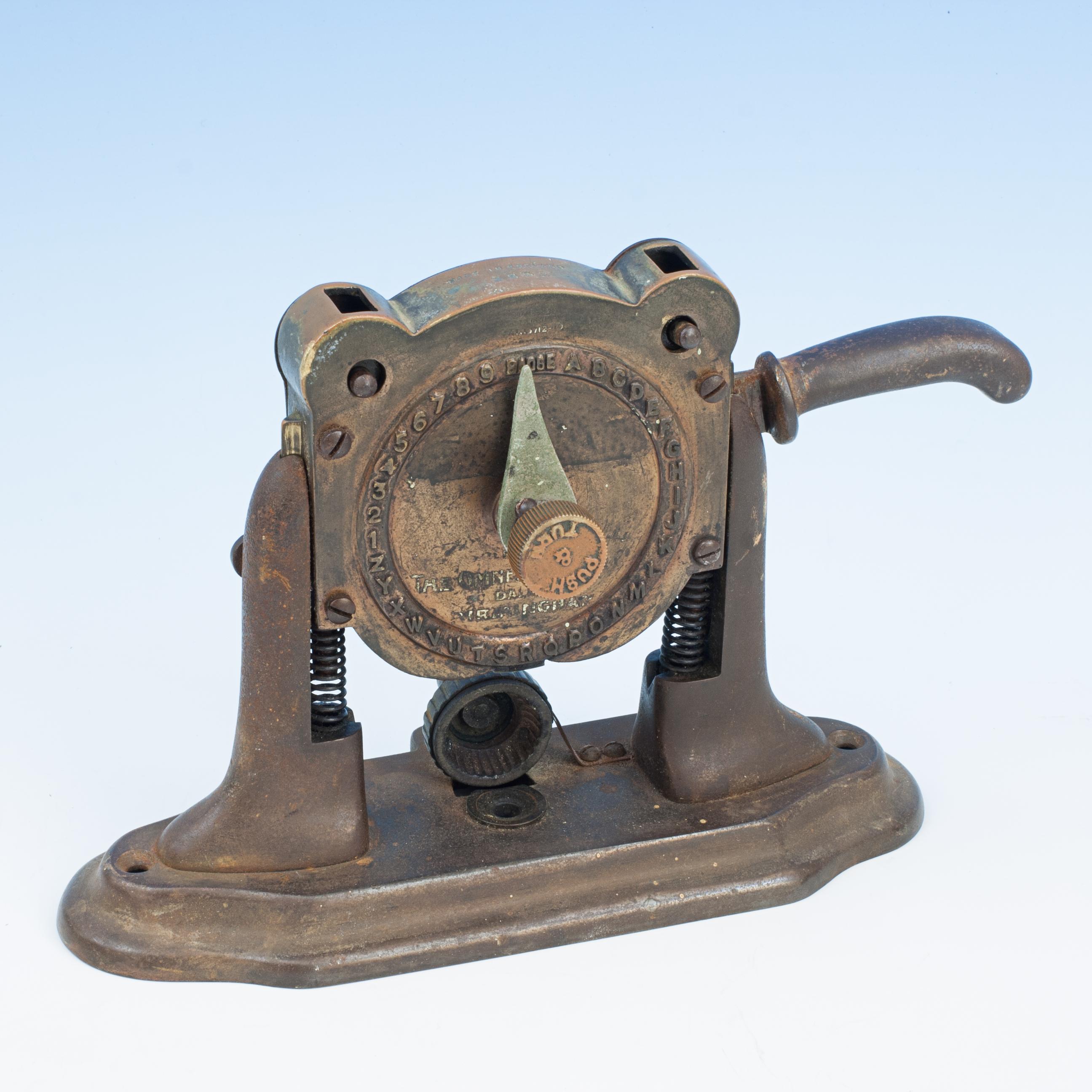 Large Golf Professionals Ball Marker.
Rare Chambers Patent 