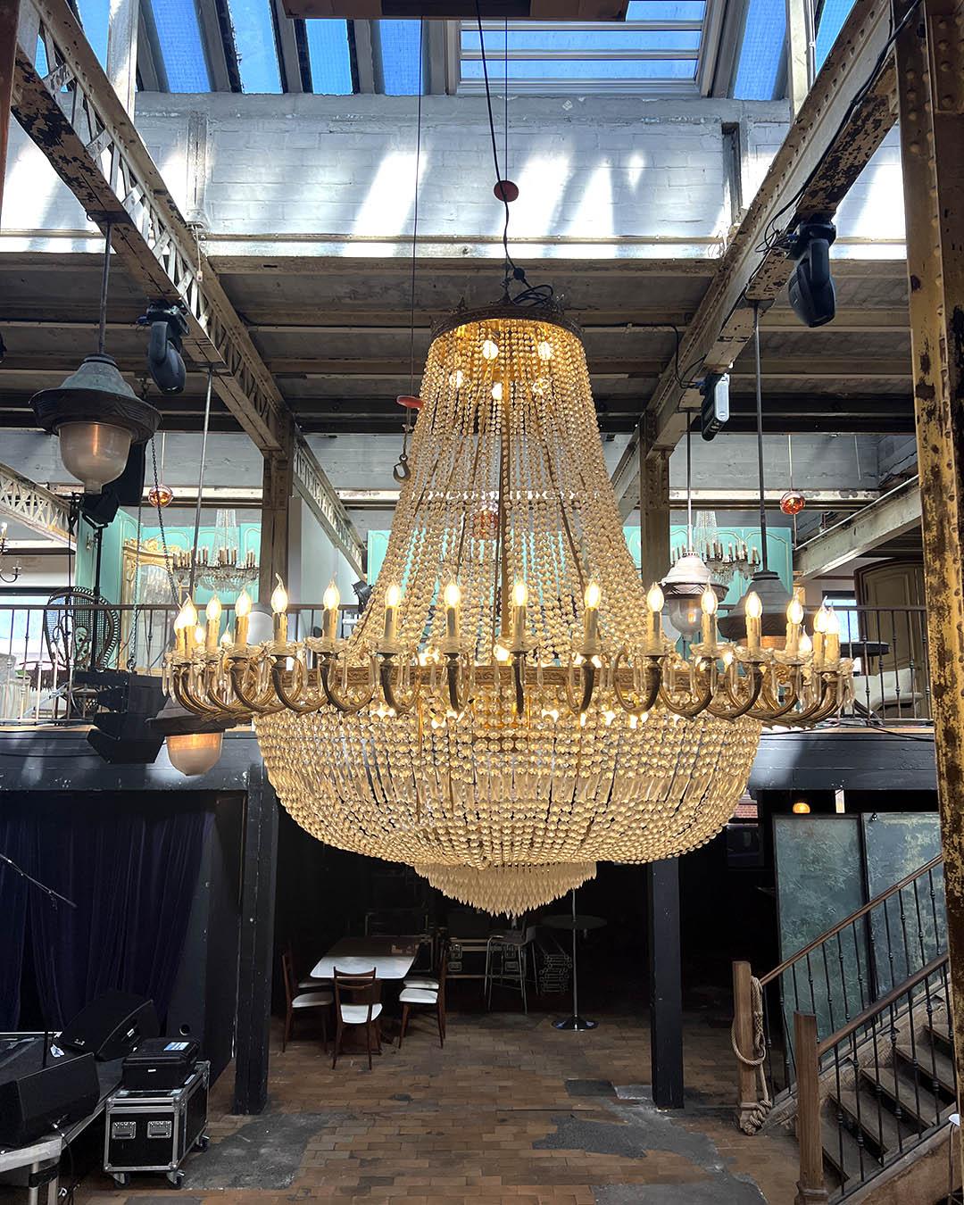 Large balloon chandelier 2m in diameter For Sale 4