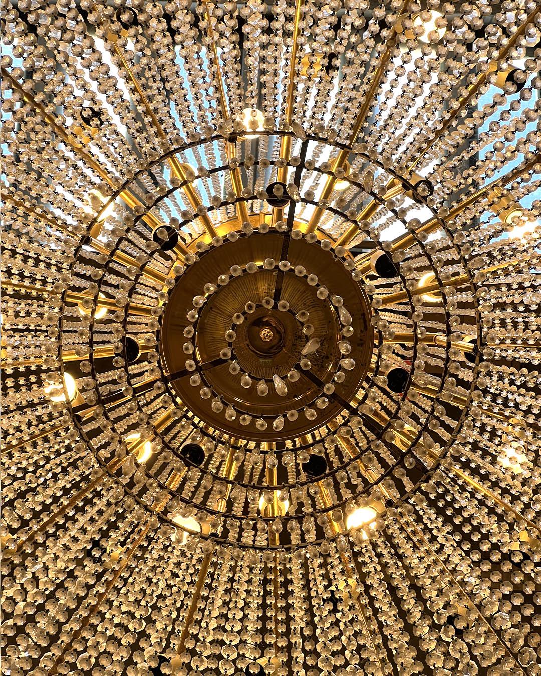 Large balloon chandelier 2m in diameter For Sale 5