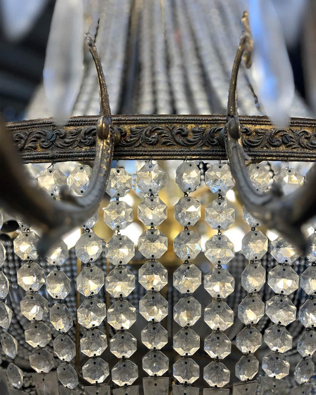 Large balloon chandelier 2m in diameter For Sale 1