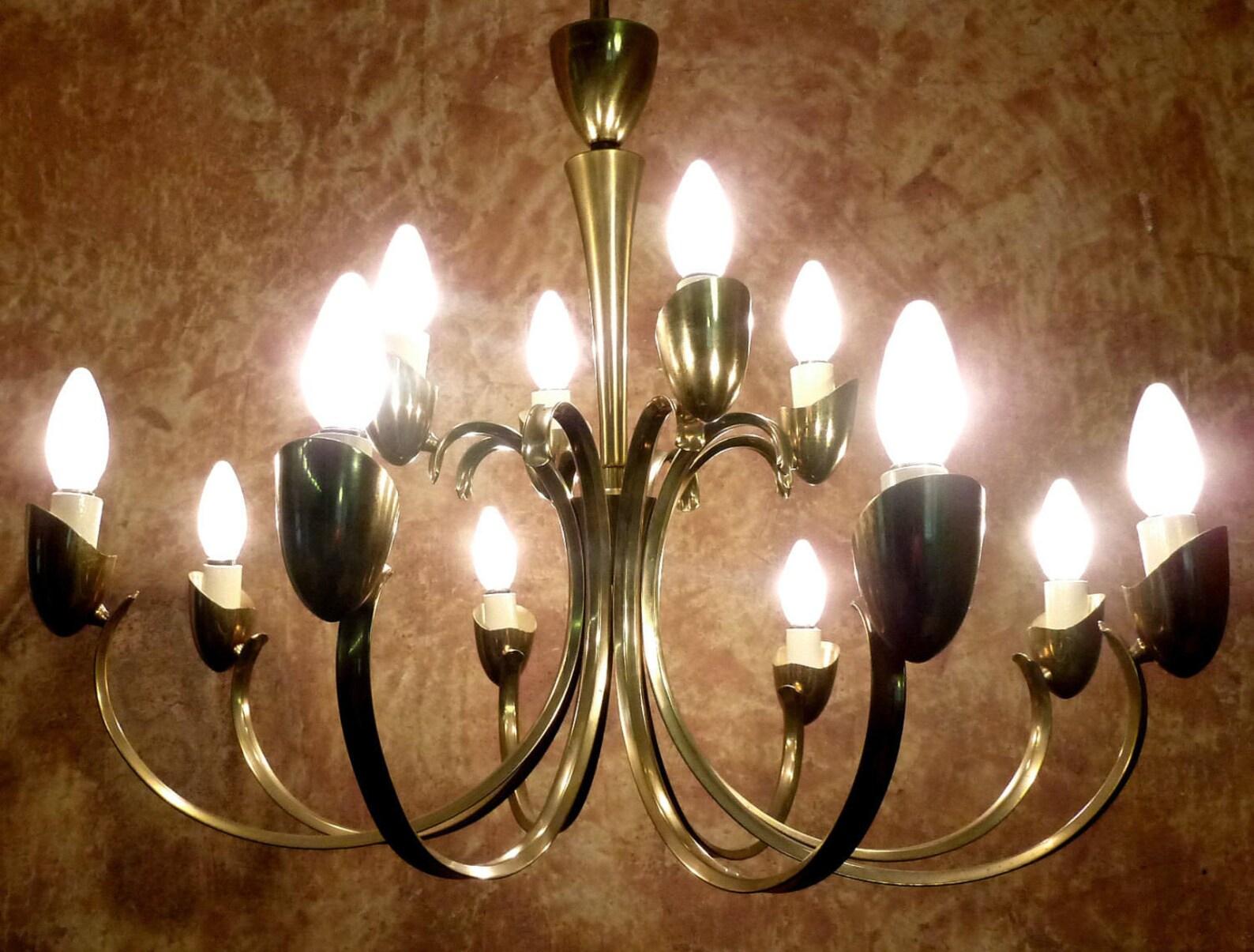12 Lichter großer italienischer Palastkronleuchter - 1956- Stilnovo

Poliertes Messing & mattierte Perlglasblüten
Maße: Durchmesser 29