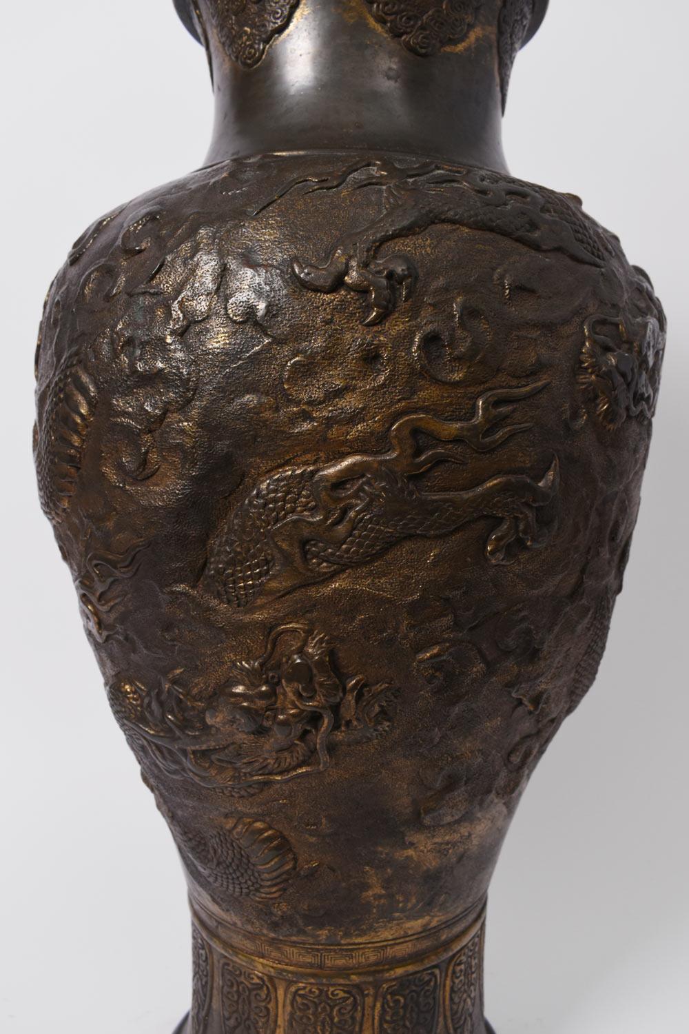 Large baluster vase with copper leaf on a ceramic core, decorated in repoussé with two dragons passing through the clouds, the perimeter of the base and the opening decorated with stylised cicadas.
Japan, 1920s.
