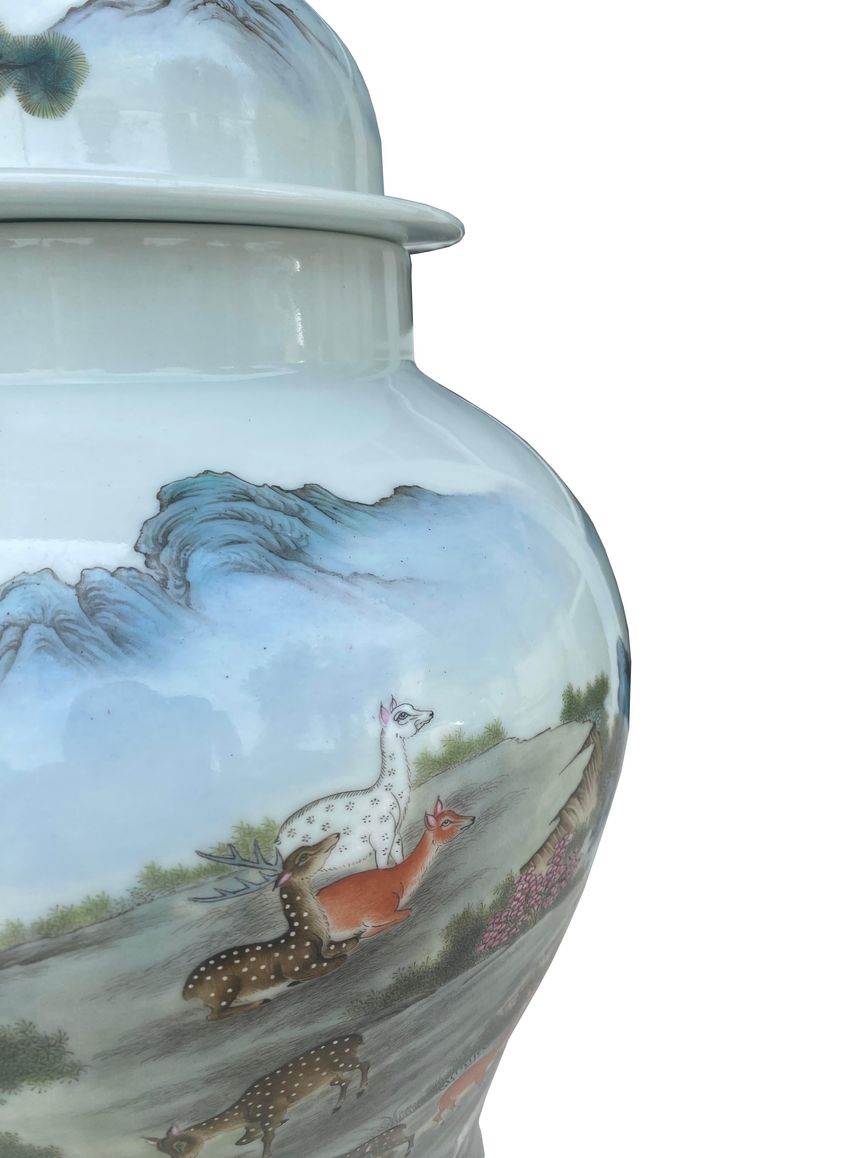 Porcelaine Grand pot à balustre avec couvercle - Collection Ann & Gordon Getty en vente