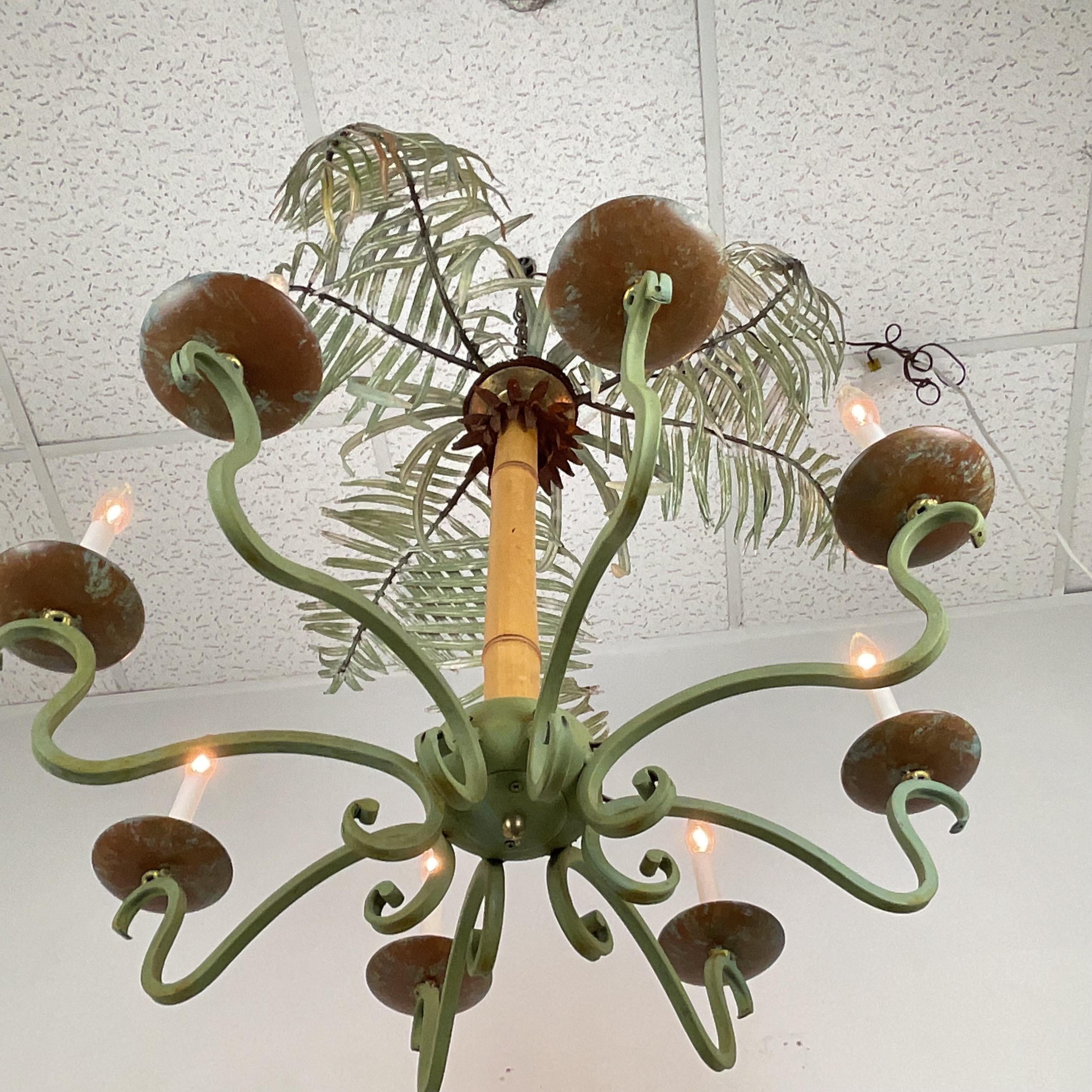 Grande lampadario a forma di palma in bambù e metallo in vendita 4