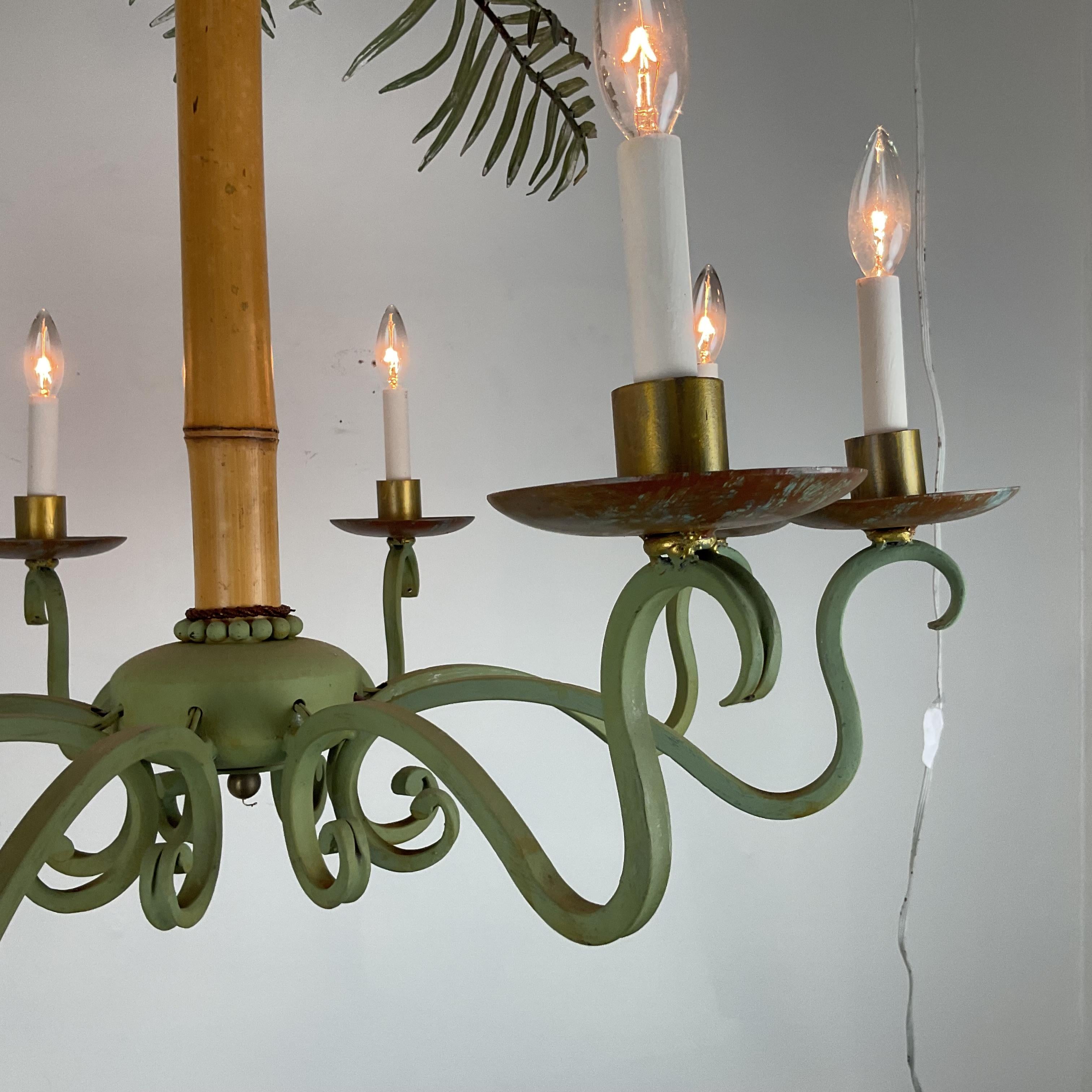 Grande lampadario a forma di palma in bambù e metallo In condizioni buone in vendita a West Palm Beach, FL