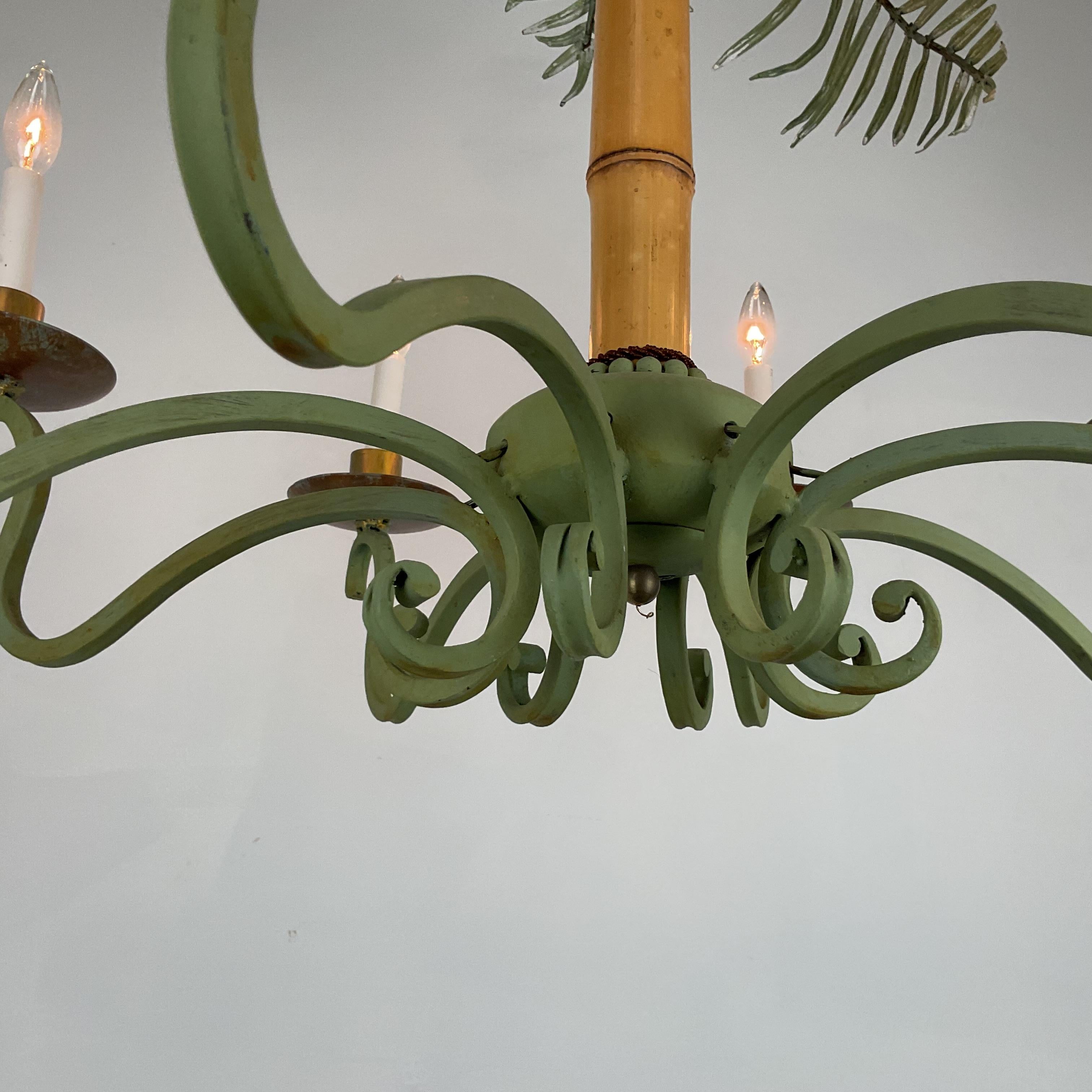 Metallo Grande lampadario a forma di palma in bambù e metallo in vendita