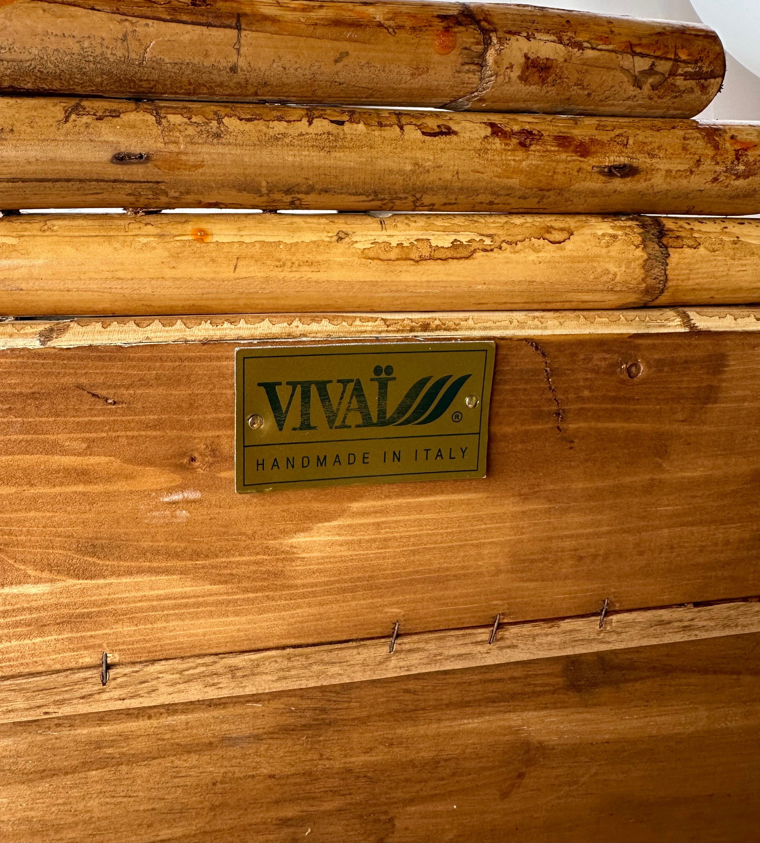 Grande specchio da parete Octogonal della modernità di metà secolo  bambù, rafia rattan, vimini del designer Colin Morrow per la manifattura Vivai del Sud design italiano. Timbro di fabbricazione originale sul retro. 2 posizioni  sono possibili,