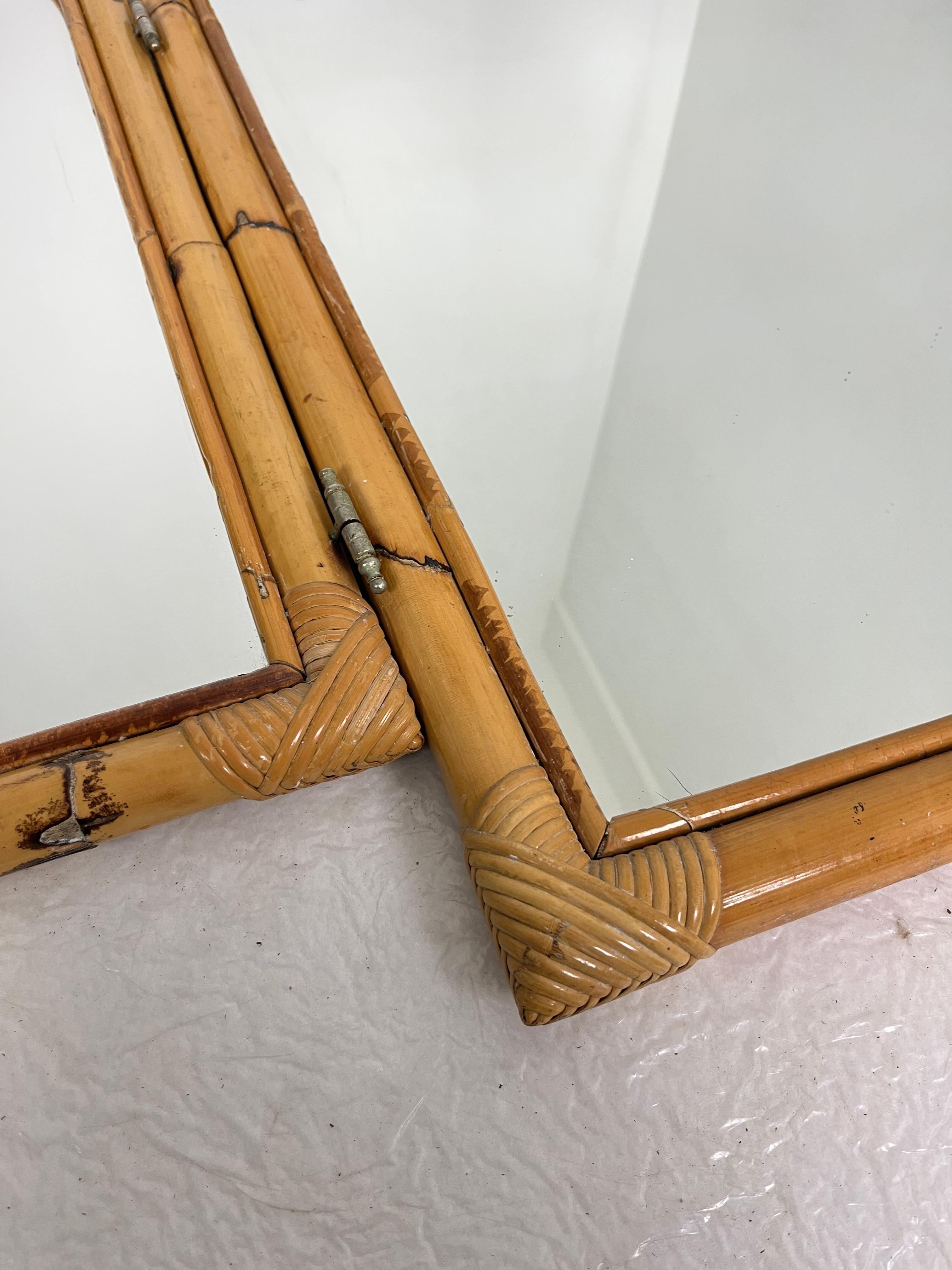 Large Bamboo Bathroom Mirror With Adjustable Side Panels, 3-Light, 1970s In Good Condition For Sale In Palermo, IT