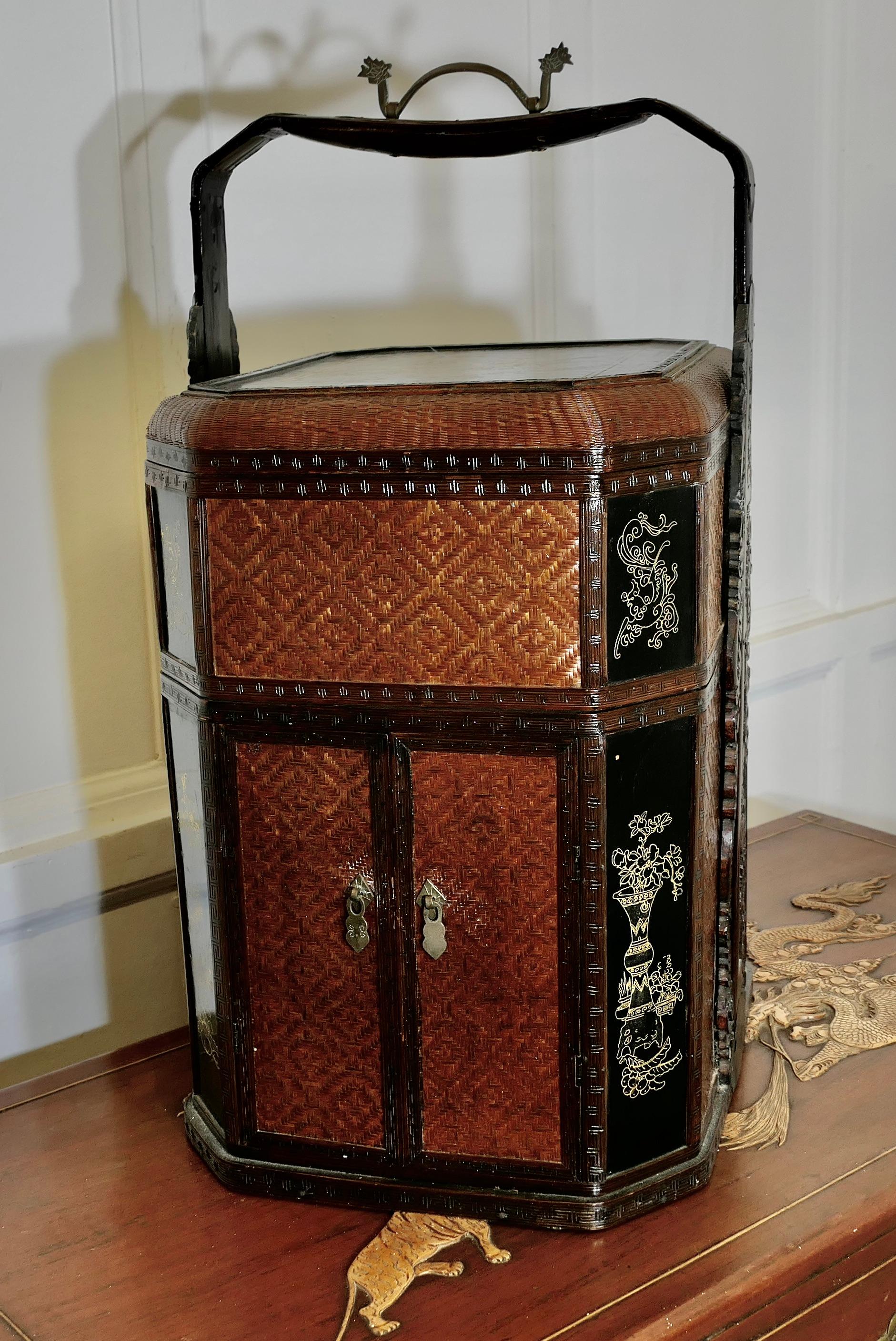  Large Bamboo Chinese Wedding Basket

 Large Bamboo Chinese Wedding Basket, used to present wedding gifts or the festival food
This is a large and very beautiful piece , it has a beautifully carved handle, and the bamboo is lacquered and painted in