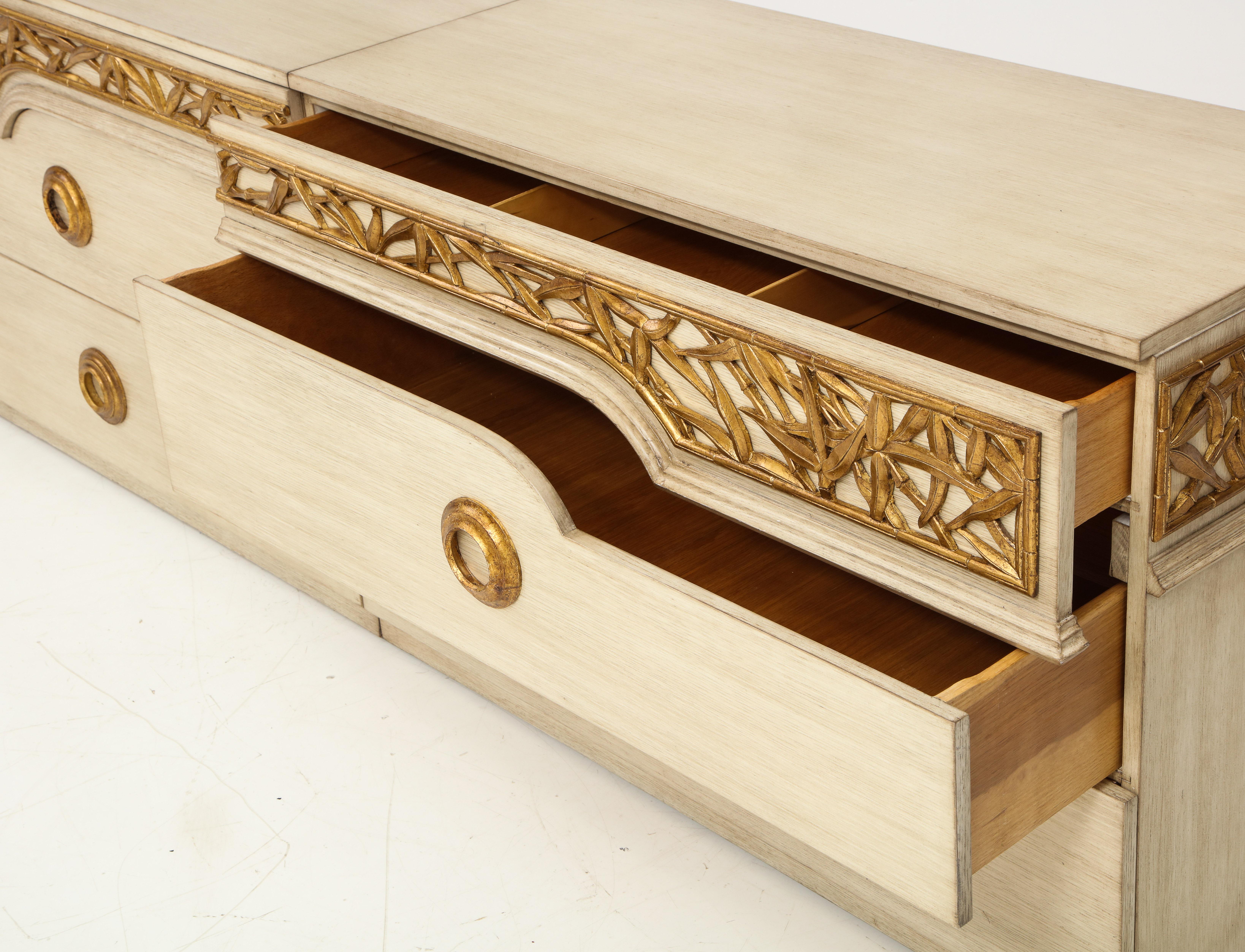 Mid-Century moderno Comò grande in bambù di James Mont in vendita