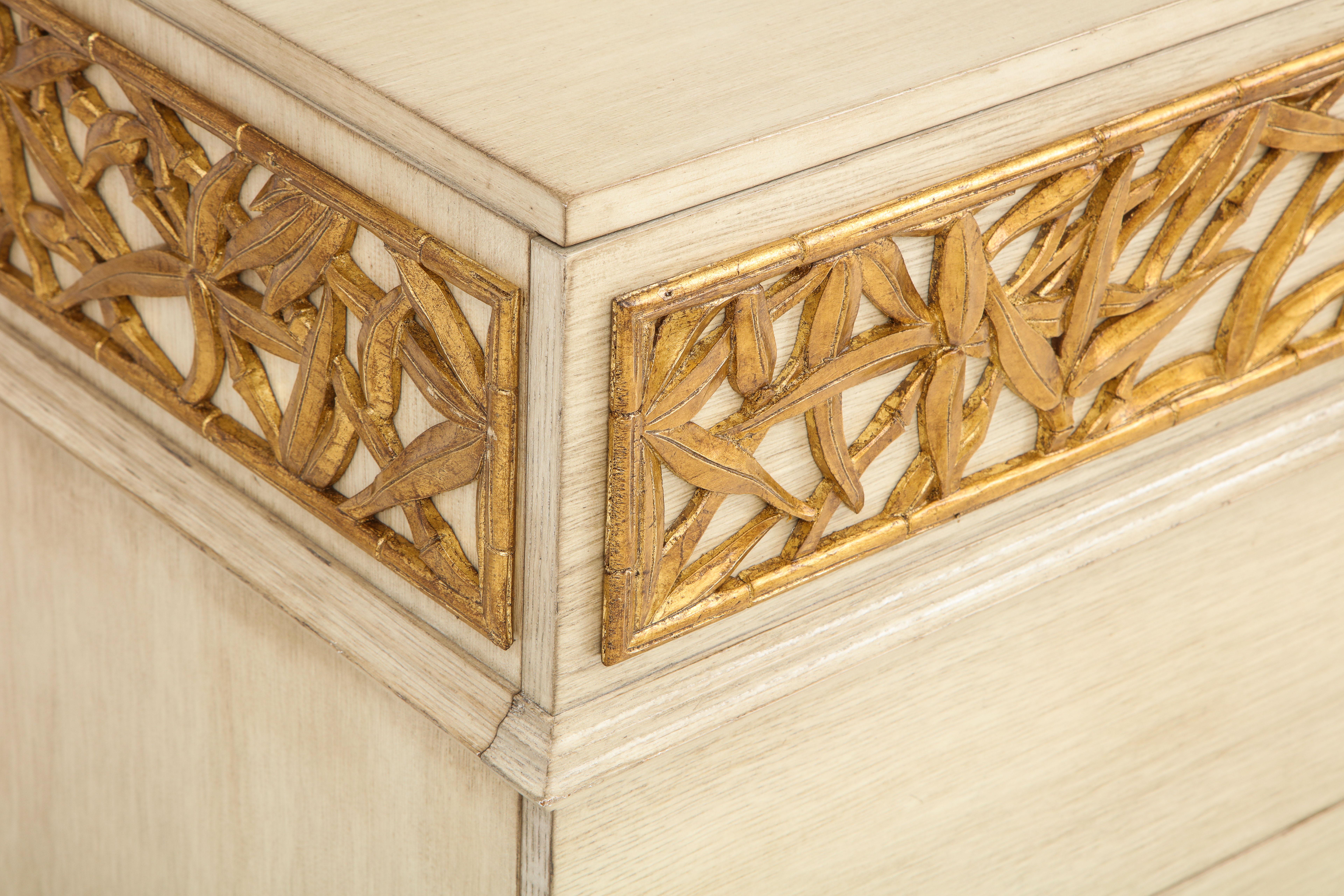 Americano Comò grande in bambù di James Mont in vendita