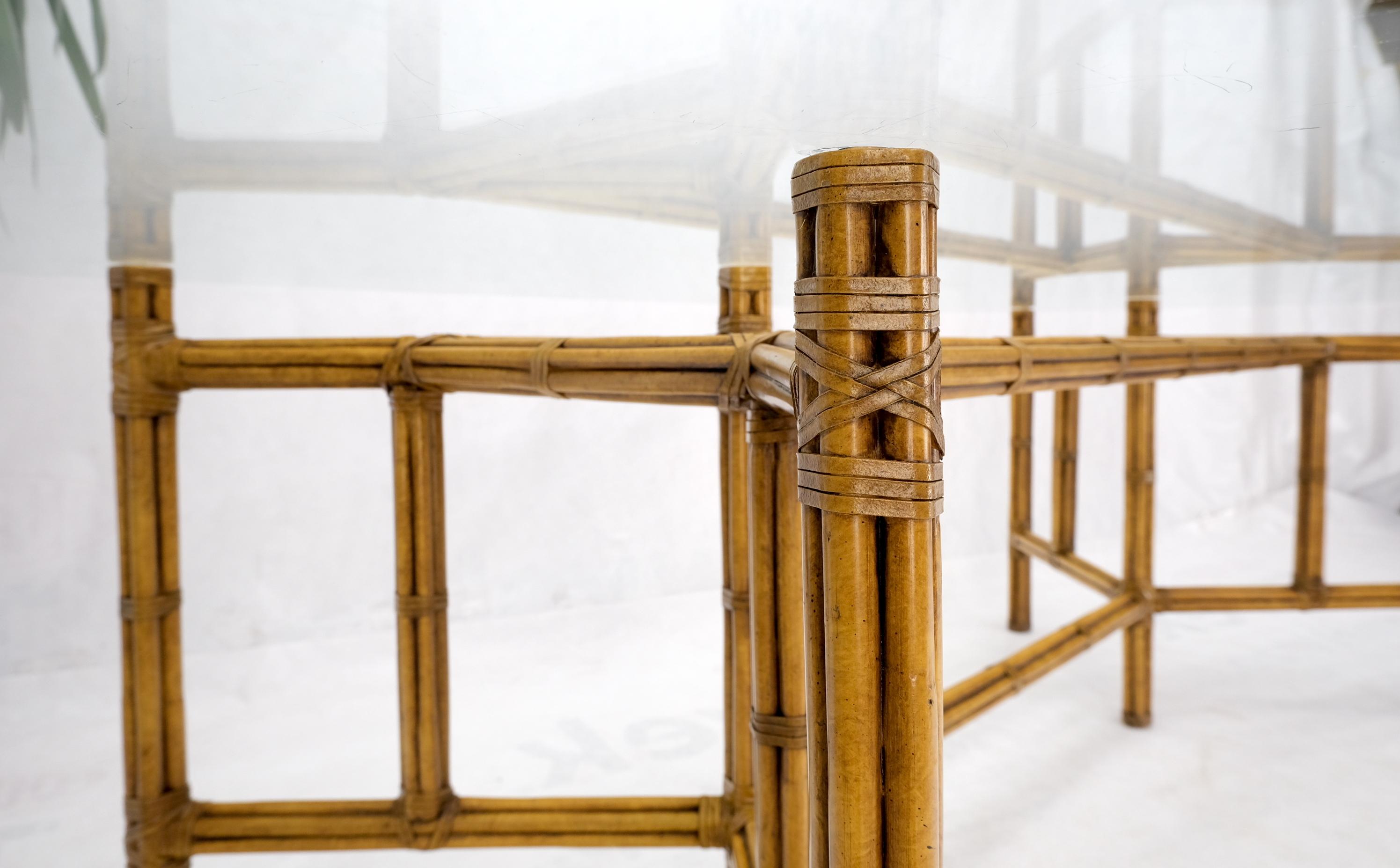 Grande table de conférence de salle à manger à plateau épais en verre avec cadre en bambou et cuir de 3/4 po. en vente 4