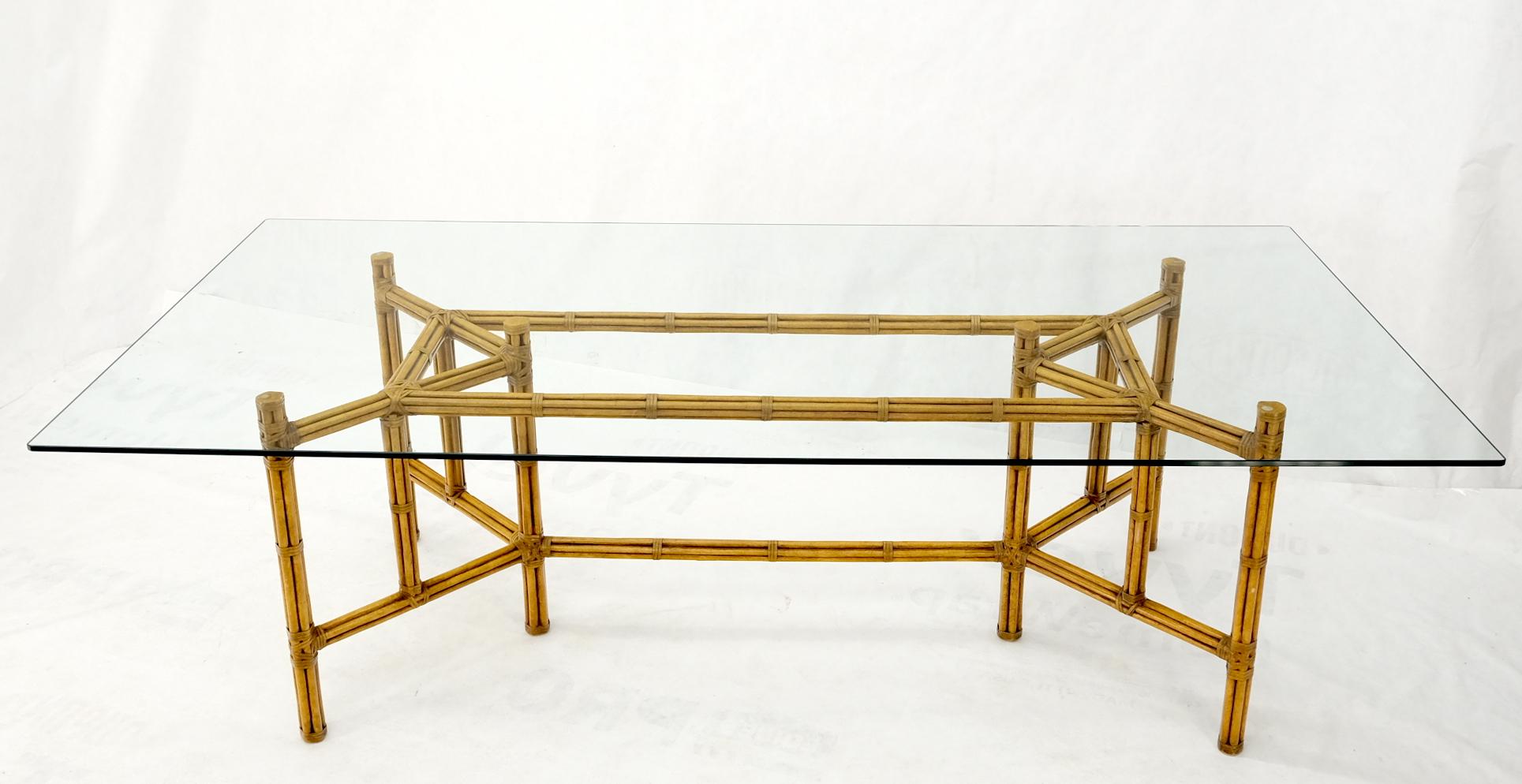 Grande table de conférence de salle à manger à plateau épais en verre avec cadre en bambou et cuir de 3/4 po. en vente 11