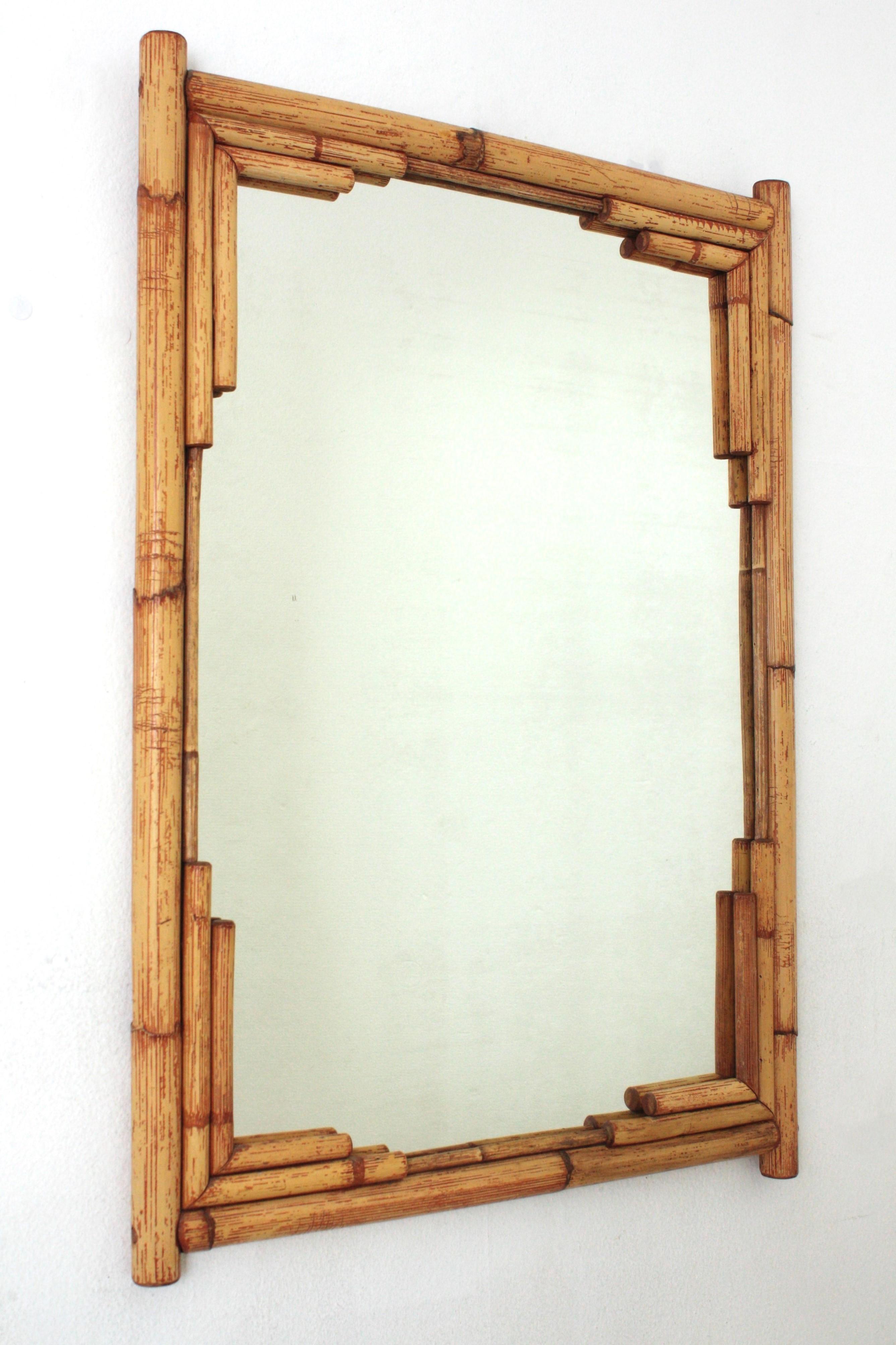 Gran espejo de pared rectangular de ratán de bambú con marco geométrico, España, años 60 Moderno de mediados de siglo en venta