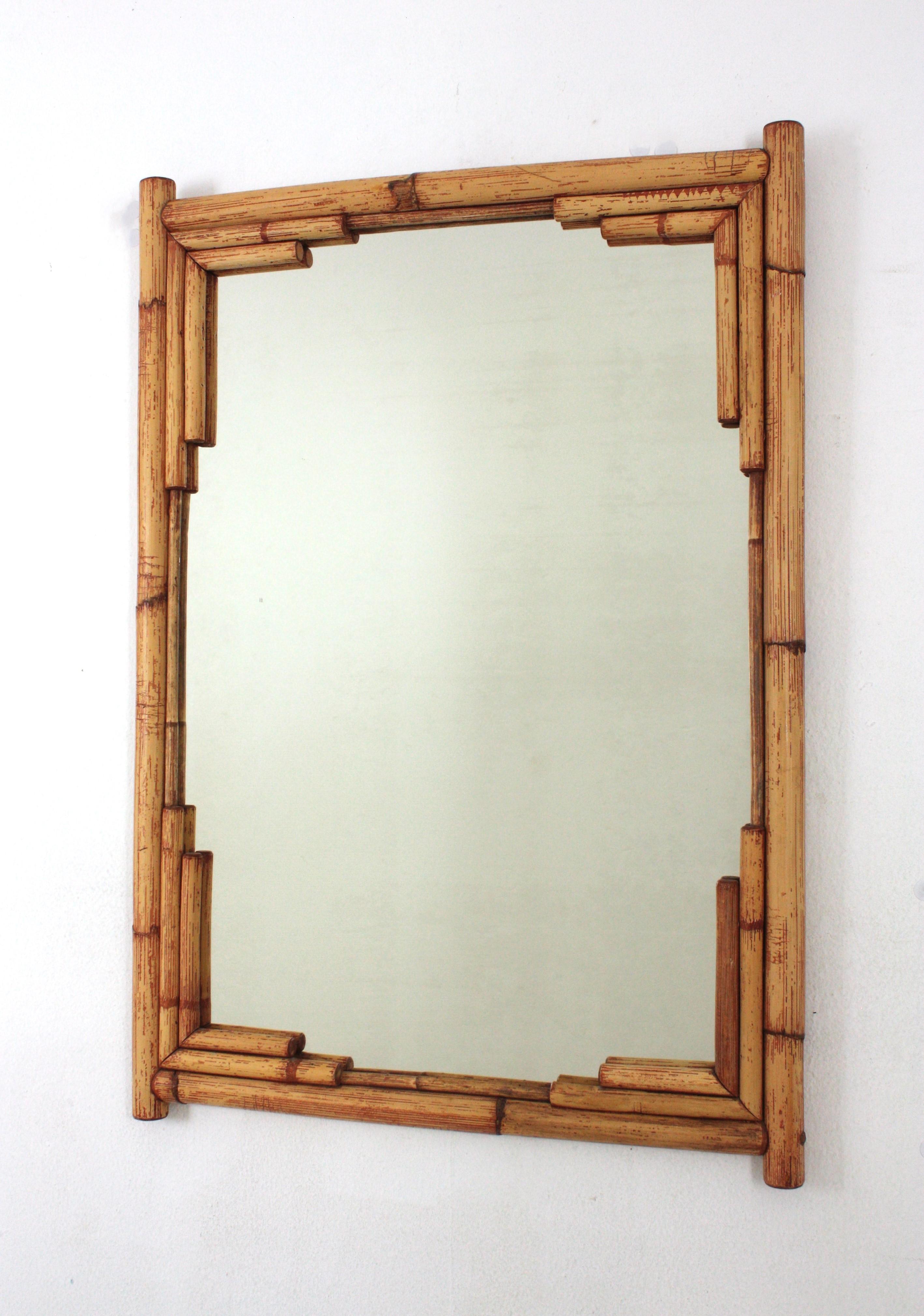 Gran espejo de pared rectangular de ratán de bambú con marco geométrico, España, años 60 Hecho a mano en venta
