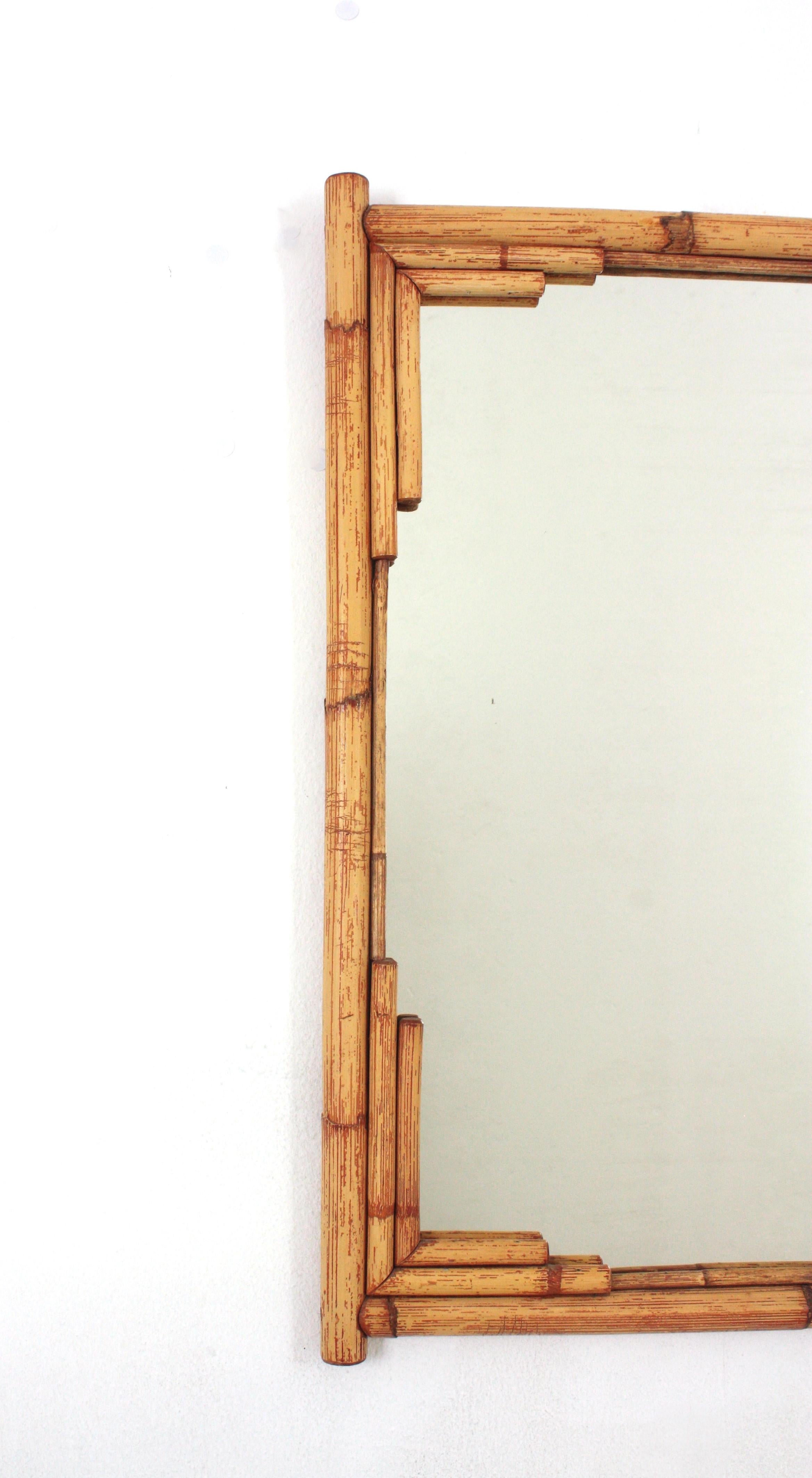 Gran espejo de pared rectangular de ratán de bambú con marco geométrico, España, años 60 siglo XX en venta