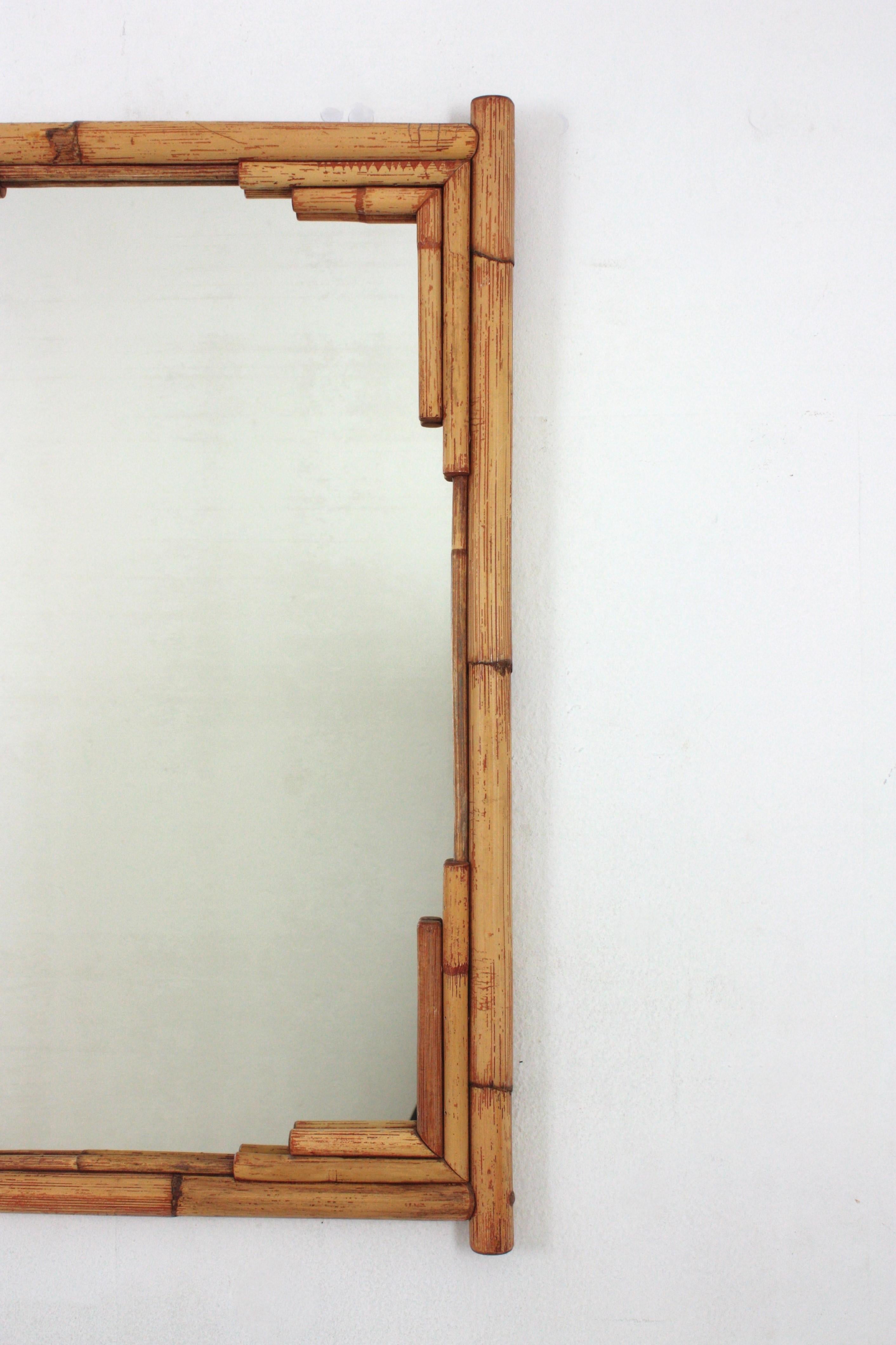 Gran espejo de pared rectangular de ratán de bambú con marco geométrico, España, años 60 Bambú en venta
