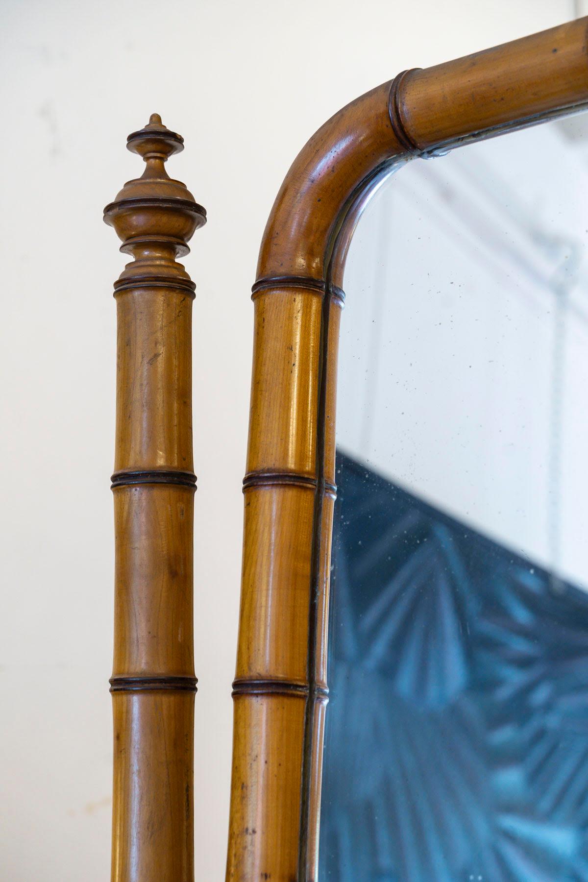 Grande specchio psichico in legno in stile bambù, XIX secolo, periodo Napoleone III

Grande psiche, specchio da pavimento, XIX secolo, periodo Napoleone III, legno stile bambù.

H. H. 200 cm, L. 100 cm, P. 60 cm.