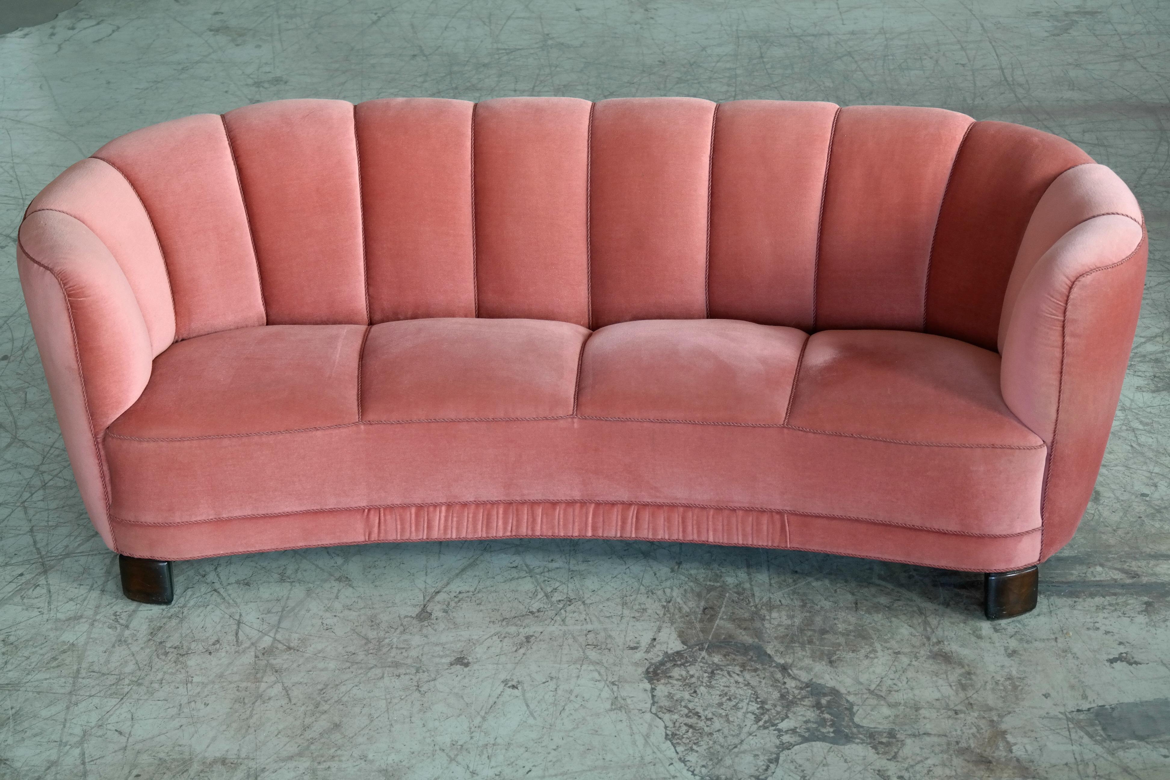 Beautiful and very elegant 1940s large size curved three-seat sofa in pink mohair fabric. The sofa has springs in the seat and the backrest and the cushions are nice and firm and the sofa solid and sturdy. The mohair wool fabric is in good condition
