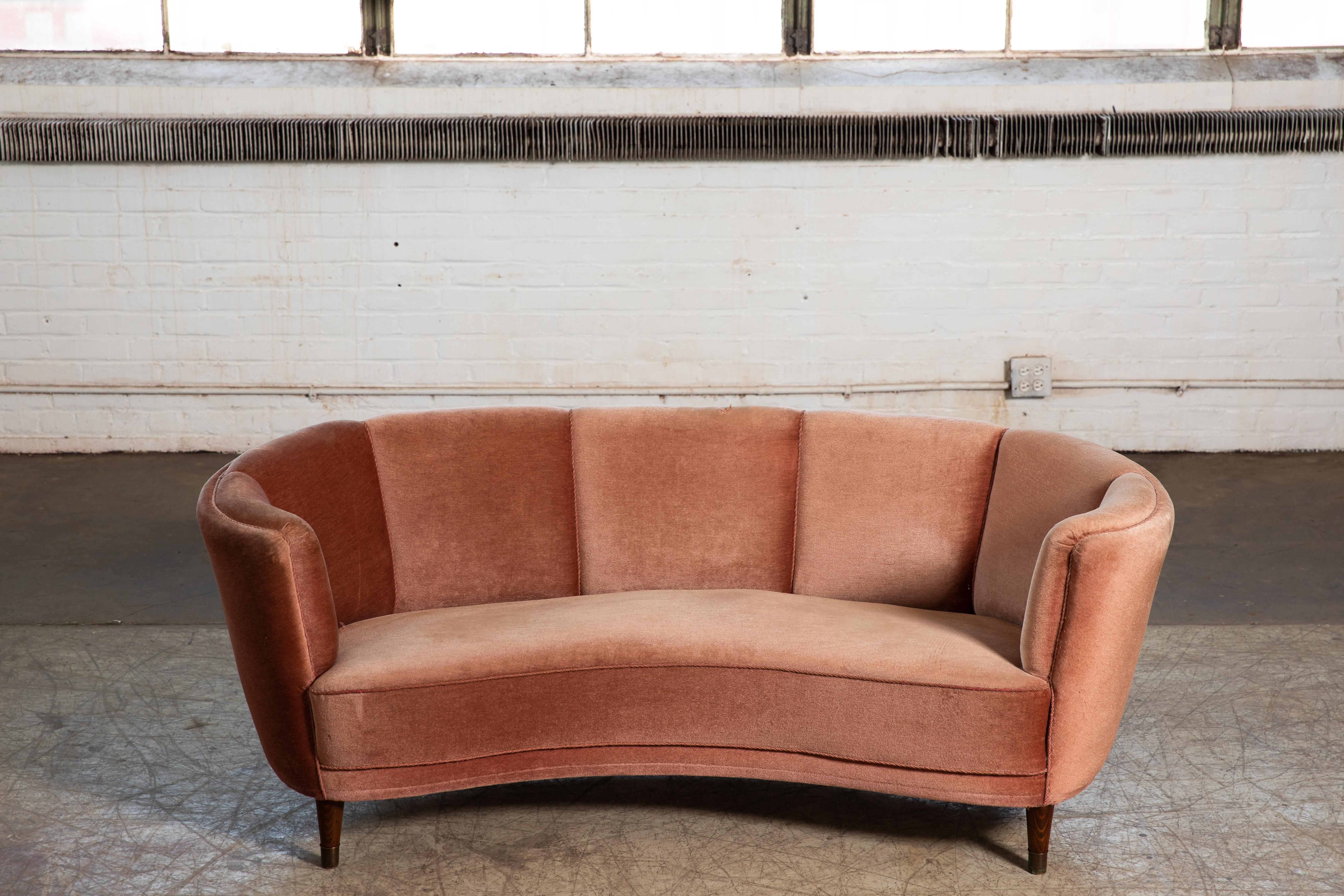 Beautiful and very elegant 1940-50s large size curved three-seat sofa in pink mohair fabric. The sofa has springs in the seat and the backrest and the cushions are nice and firm and the sofa solid and sturdy. The mohair wool fabric is showing wear
