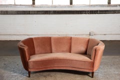 Large Banana Form Curved Sofa in Pink Velvet Denmark, 1940s