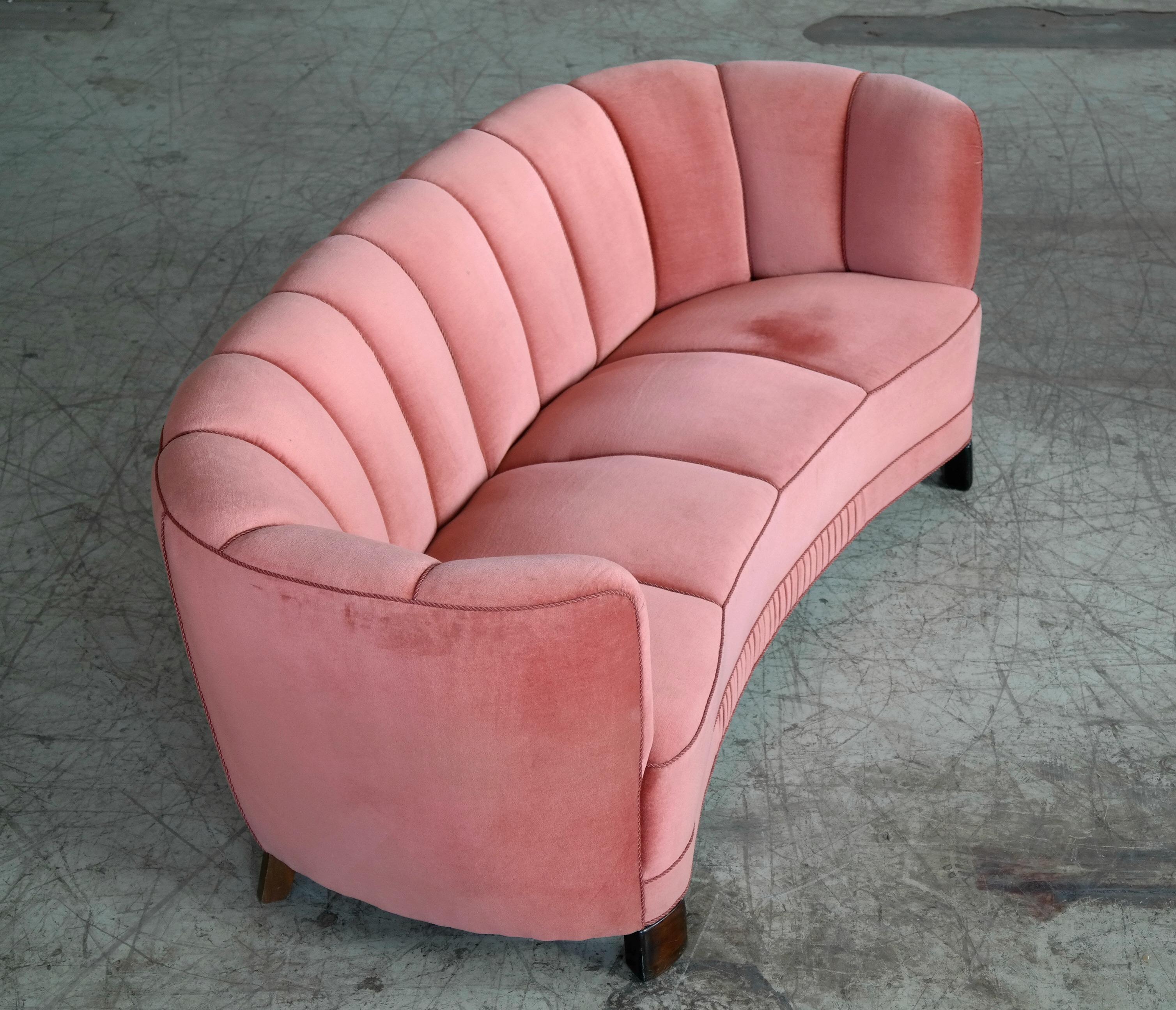 Mid-Century Modern Large Banana Form Curved Sofa in Pink Velvet Denmark, 1940s