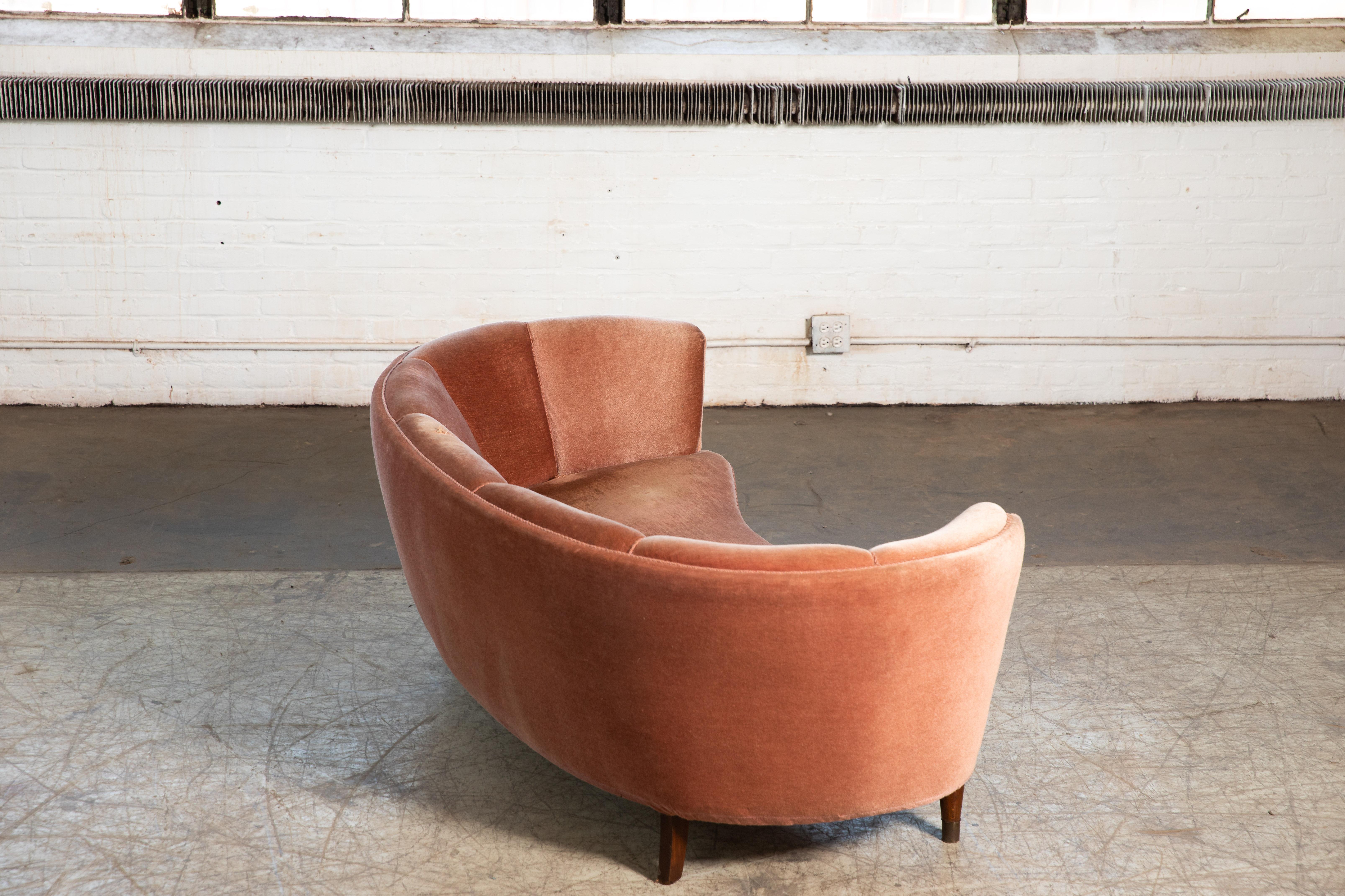 Mid-Century Modern Large Banana Form Curved Sofa in Pink Velvet Denmark, 1940s