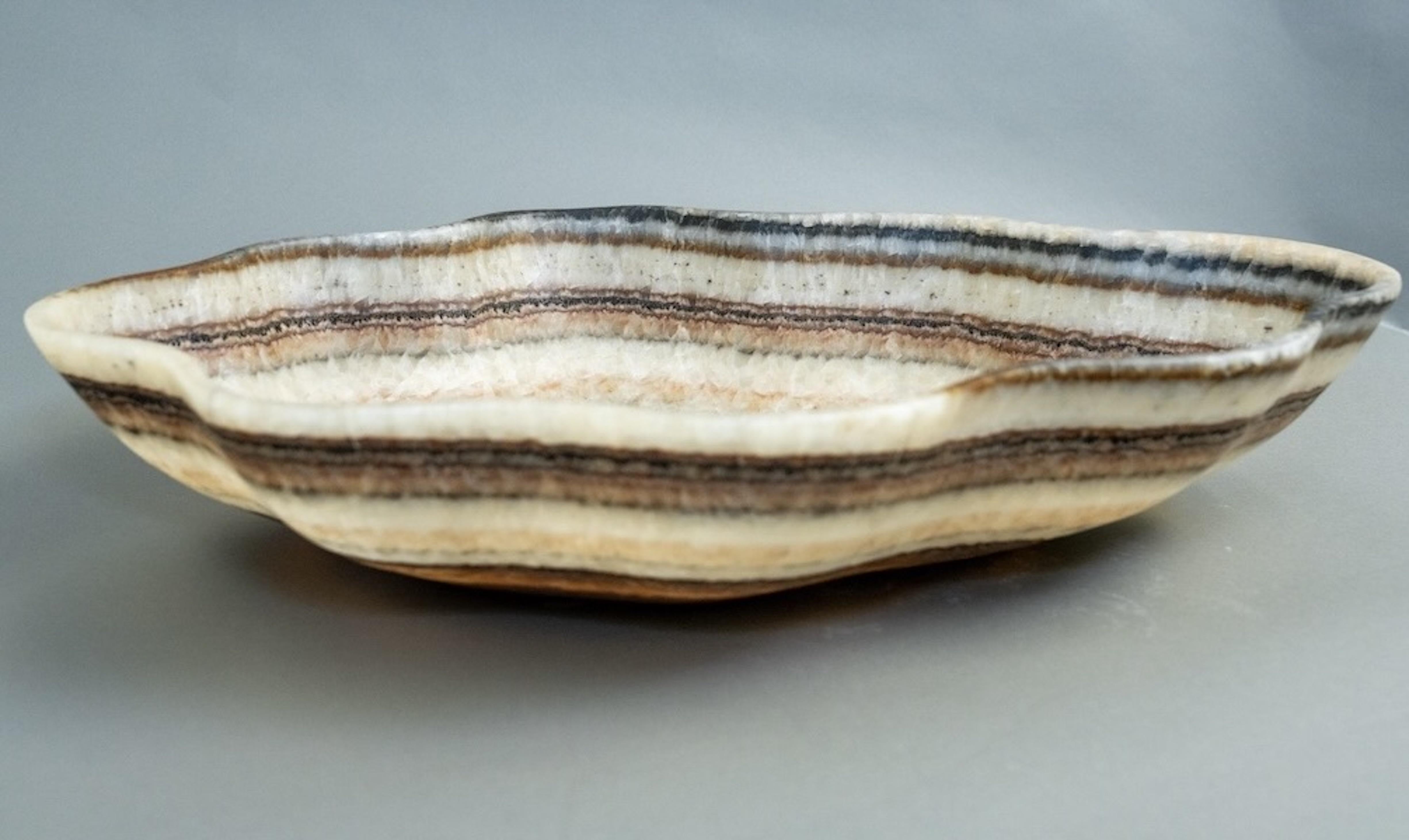 Große gebänderte Onyx-Schale (Moderne) im Angebot