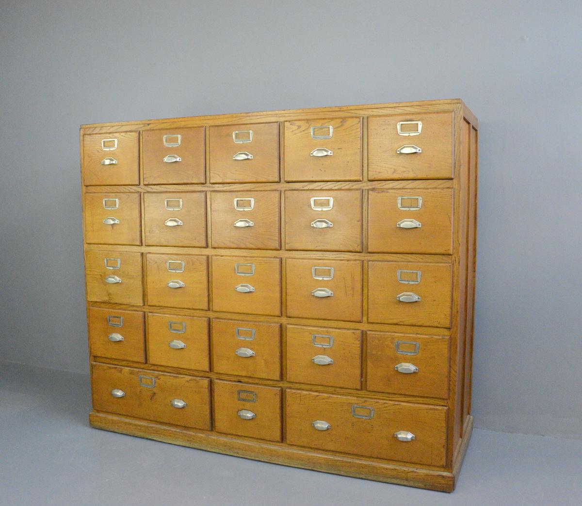 Large bank of French Art Deco filing drawers, circa 1930s.

- Solid oak drawers and frame
- Oak ply panels on the sides
- Geometric cup handles
- 21 small drawers and two large,
- French, circa 1930s
- Measures: 173 cm wide x 66 cm deep x 149